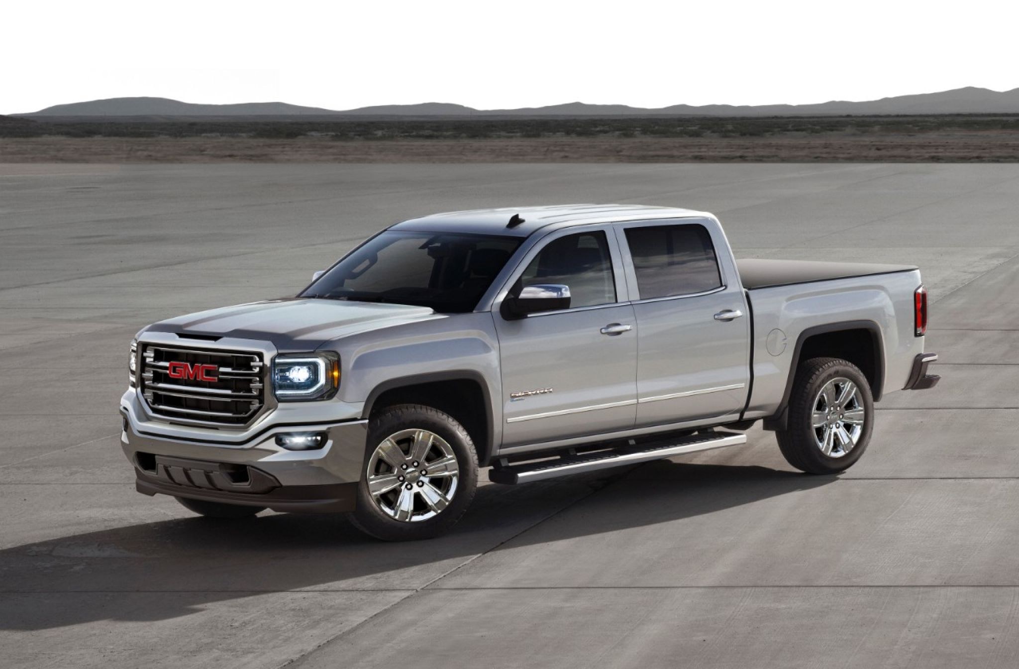 2016 GMC Sierra 1500 crew cab in silver, front three-quarter view, one of the Silverado and Sierra crew-cab pickups in recall 26V611000 over roof-rail airbag inflators that may rupture