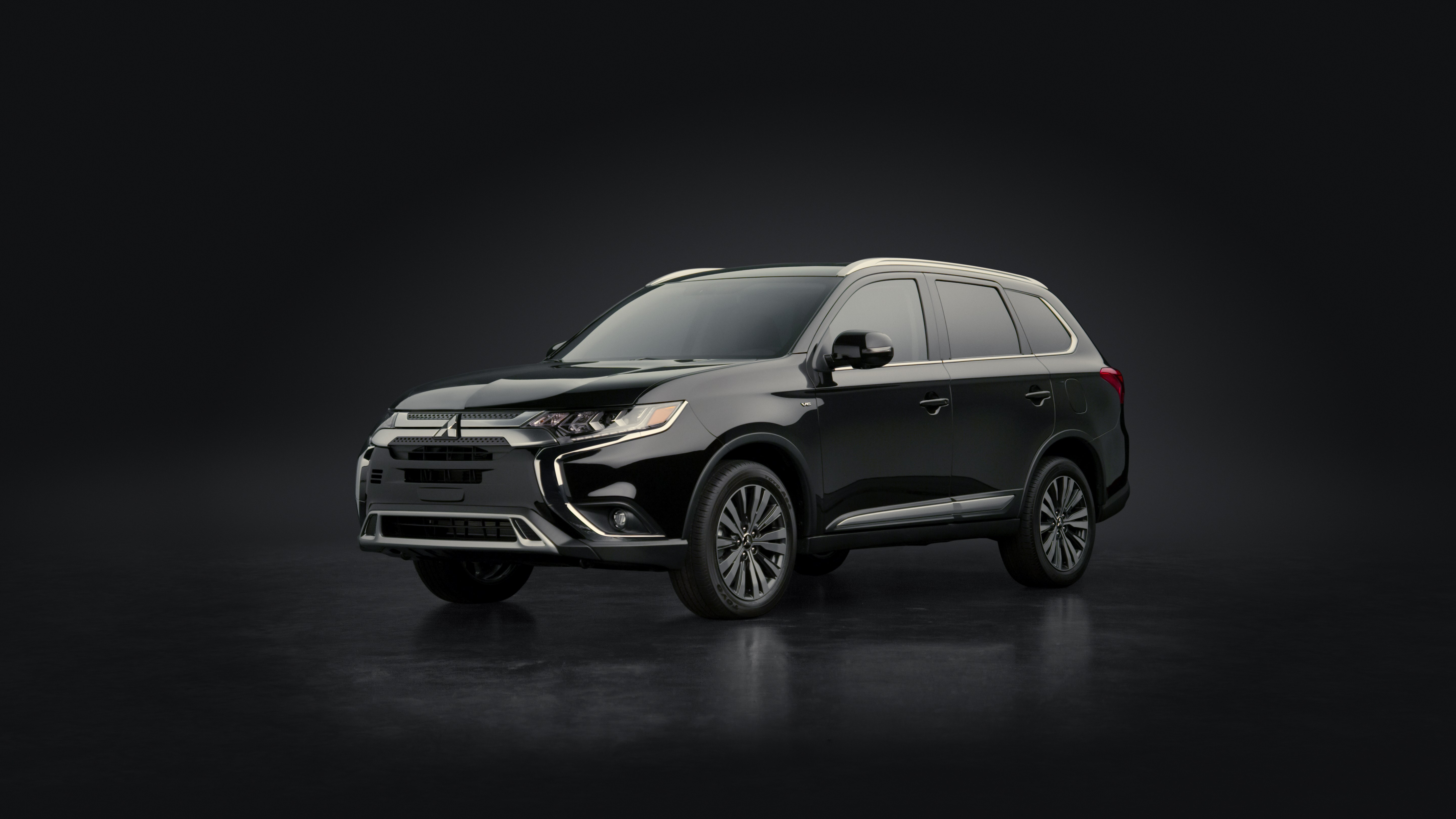 2020 Mitsubishi Outlander front three-quarter studio shot, third-generation body style covered by recall 26V252