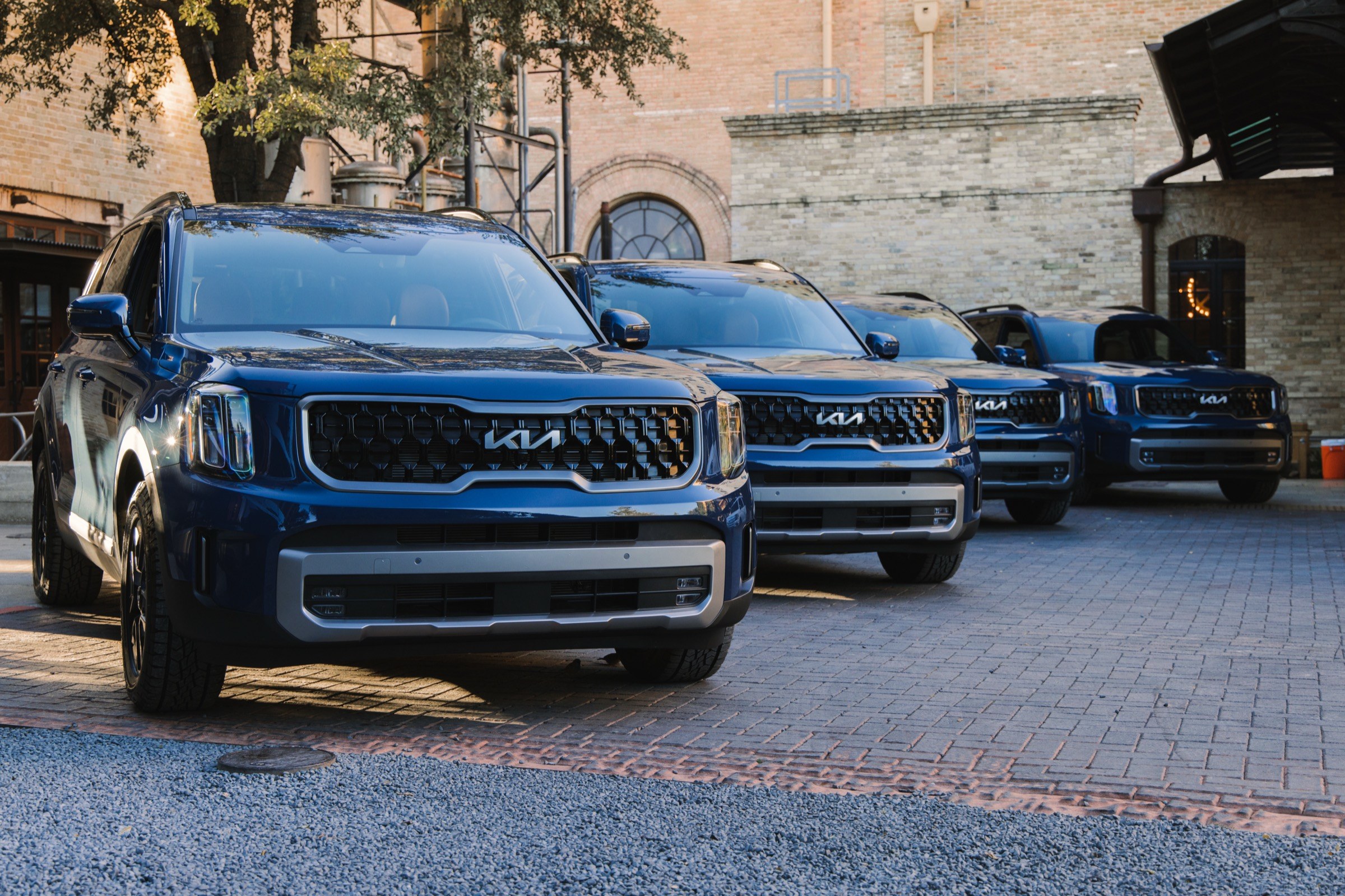 2023 Kia Telluride front three-quarter in blue, first-generation facelift body style covered by recall 26V430