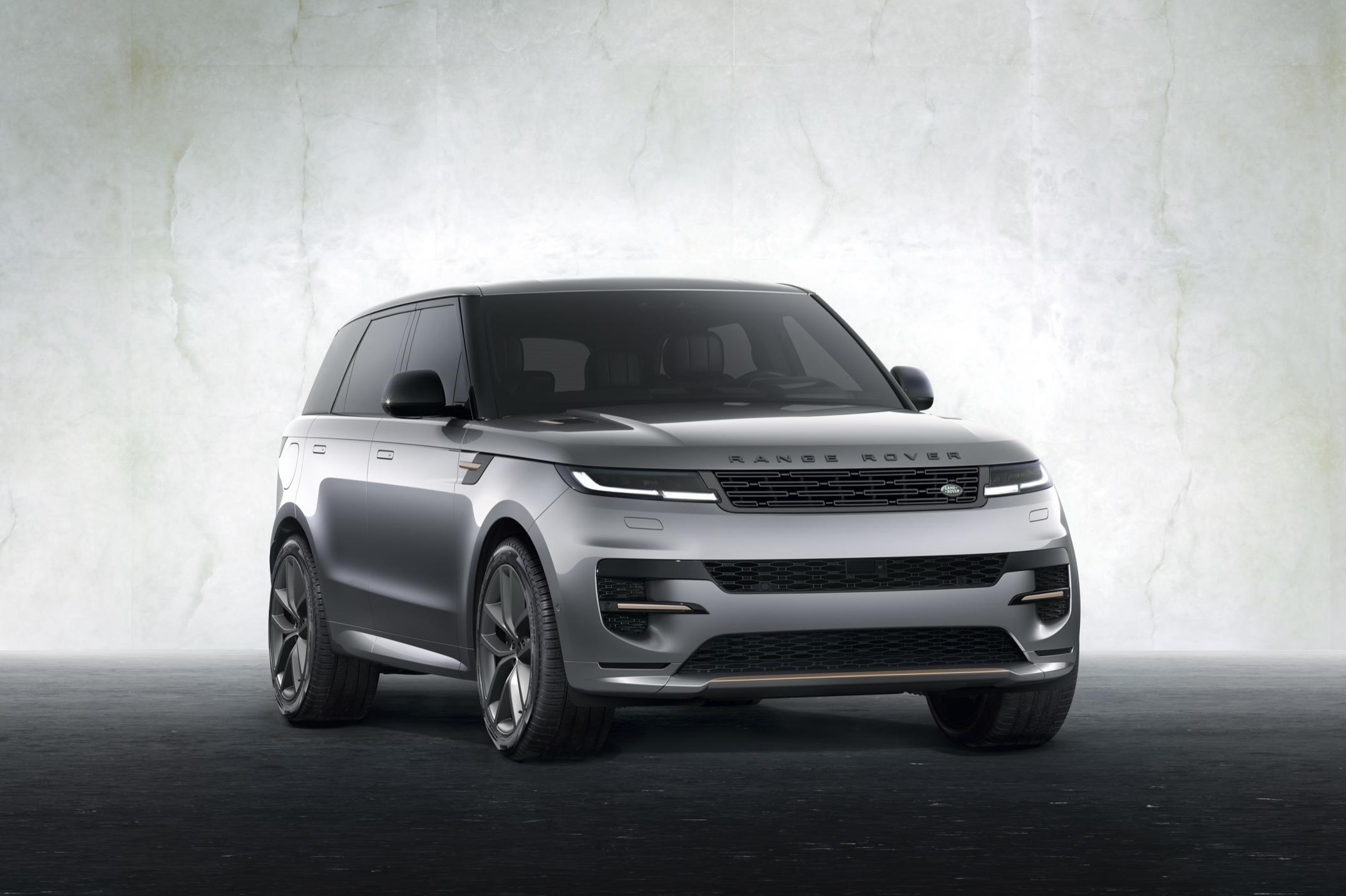 2023 Range Rover Sport Dynamic HSE in grey, front three-quarter studio view, the third-generation body style shared by the Range Rover Sport SV in recall 26V613000 over rear subframes that may be cracked