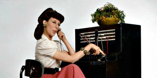 Lily Tomlin as Ernestine the telephone operator takes in General Motors.