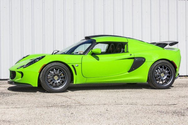 Jerry Seinfeld is going to auction his rare Lotus at a Texas auction.
