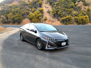 2017 Toyota Prius Prime: Into the mountains with ease 3