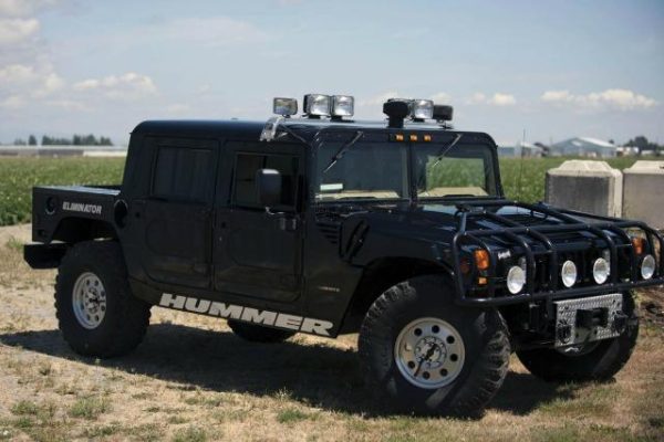 A 1996 Hummer once owned by rapper Tupac Skakur is being auctioned.