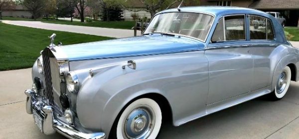 A 1959 Rolls-Royce is a great choice among vintage cars