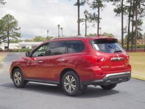 The 2019 Nissan Pathfinder blends into the crowd.