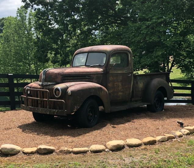A vintage truck showcased in rural Georgia. Image © Chris Miller/www.chrismillerstudio.com.
