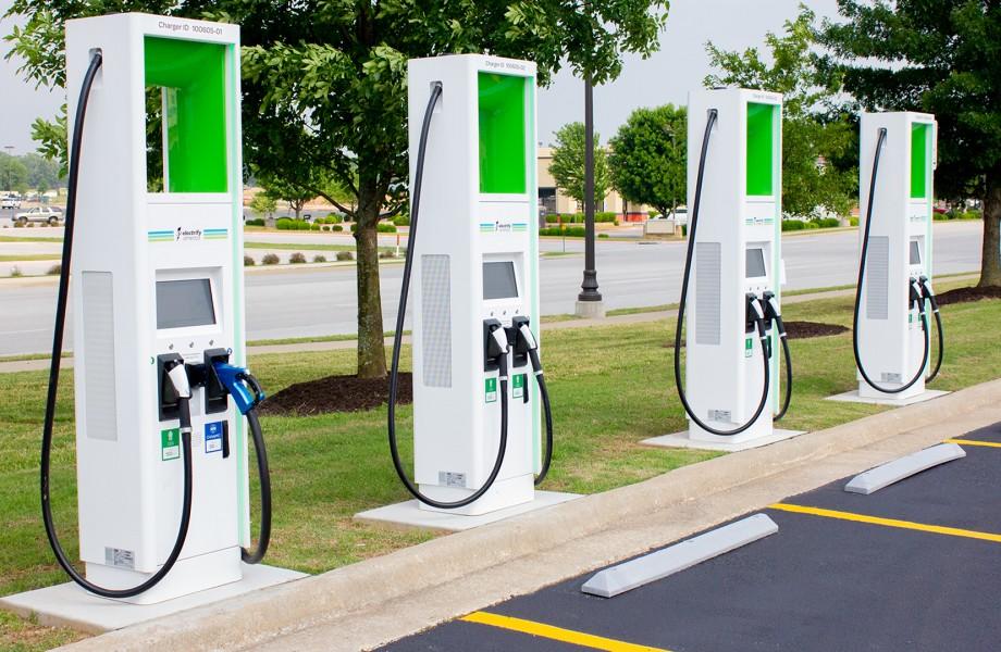 Electrify America recently announced the completion of the first of two cross-country routes. It allows EV drivers to travel from coast to coast using the largest open DC fast-charging network in the United States.