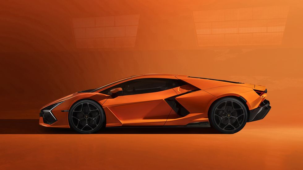 2024 Lamborghini Revuelto: A new bigger, badder bull 2