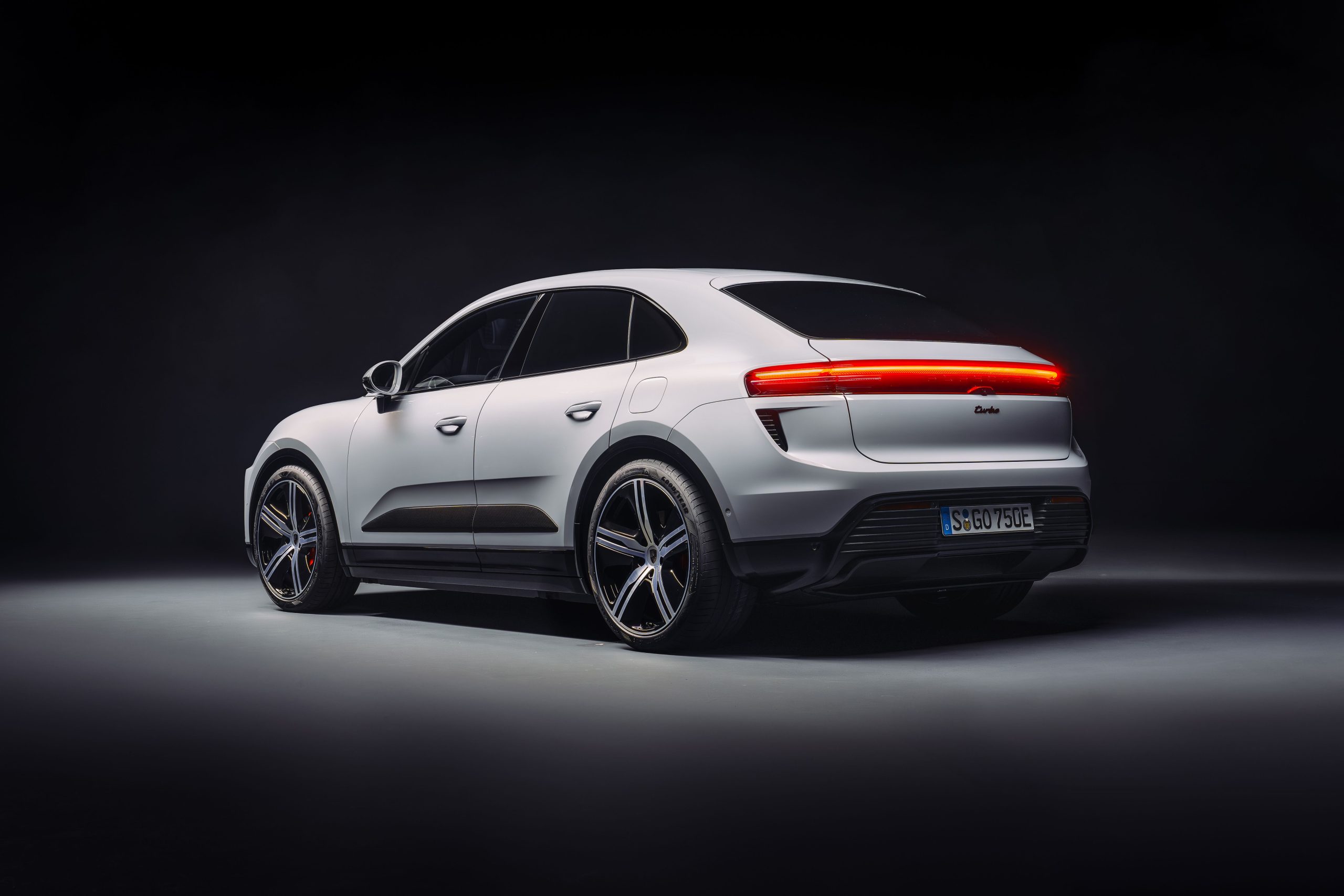 AllElectric 2024 Porsche Macan SUV Takes On Bold New Direction The