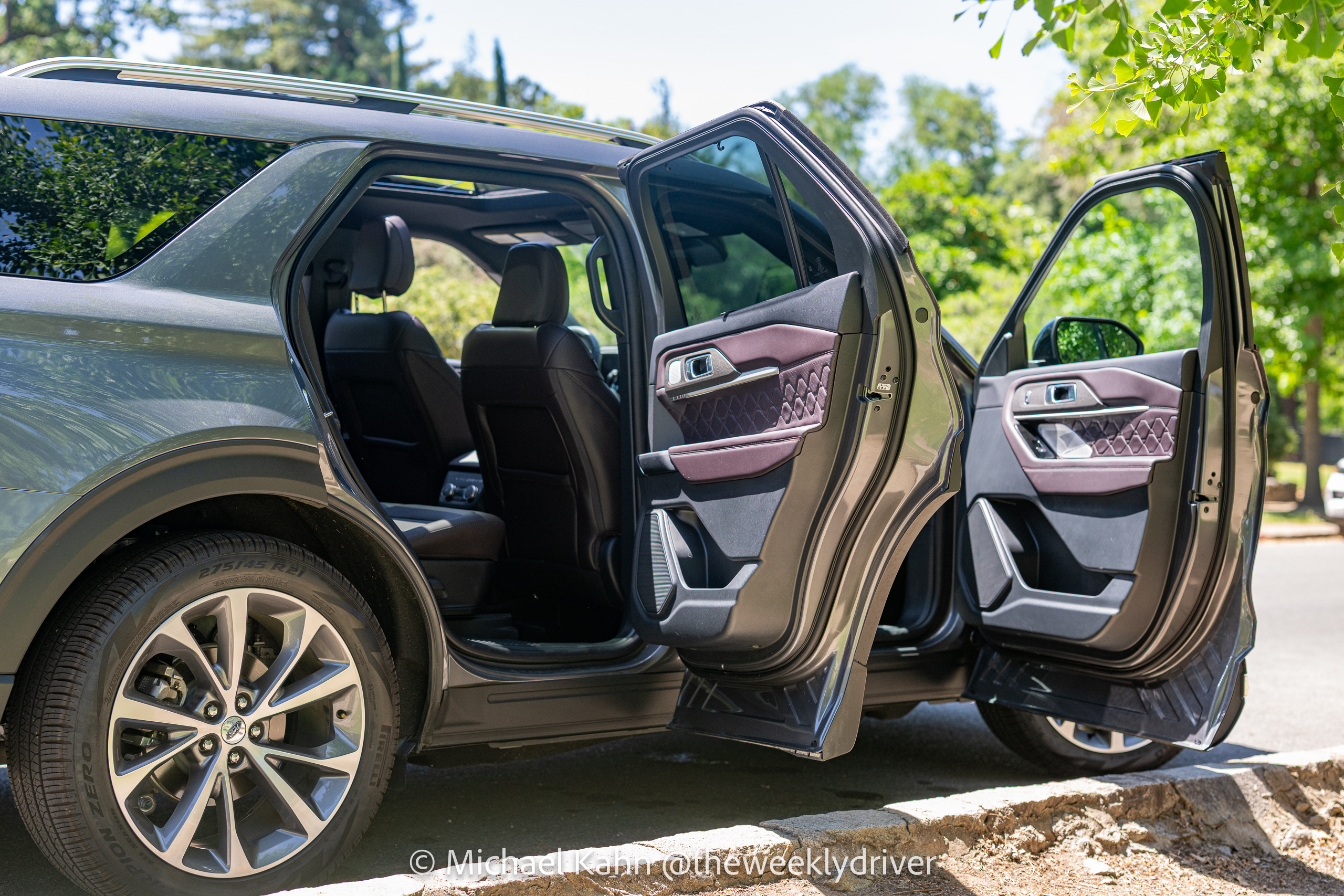 2025 Ford Explorer Platinum RWD doors seats