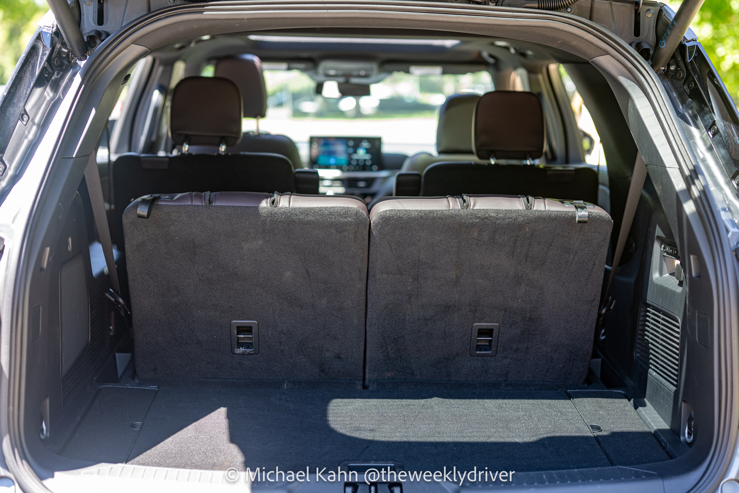 2025 Ford Explorer Platinum RWD third row seats