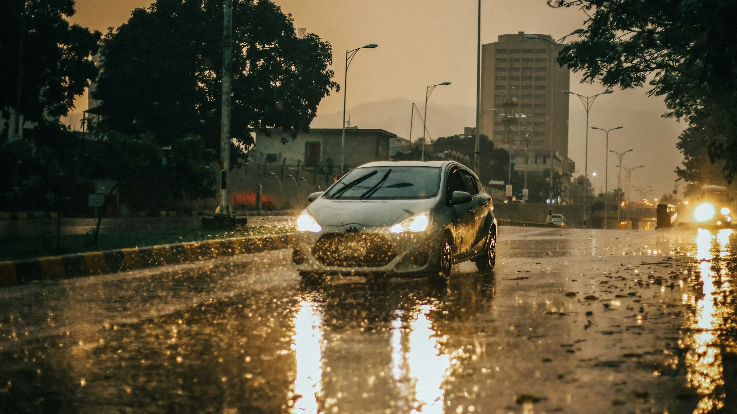 8 Smart Habits for Safer Driving During a Downpour