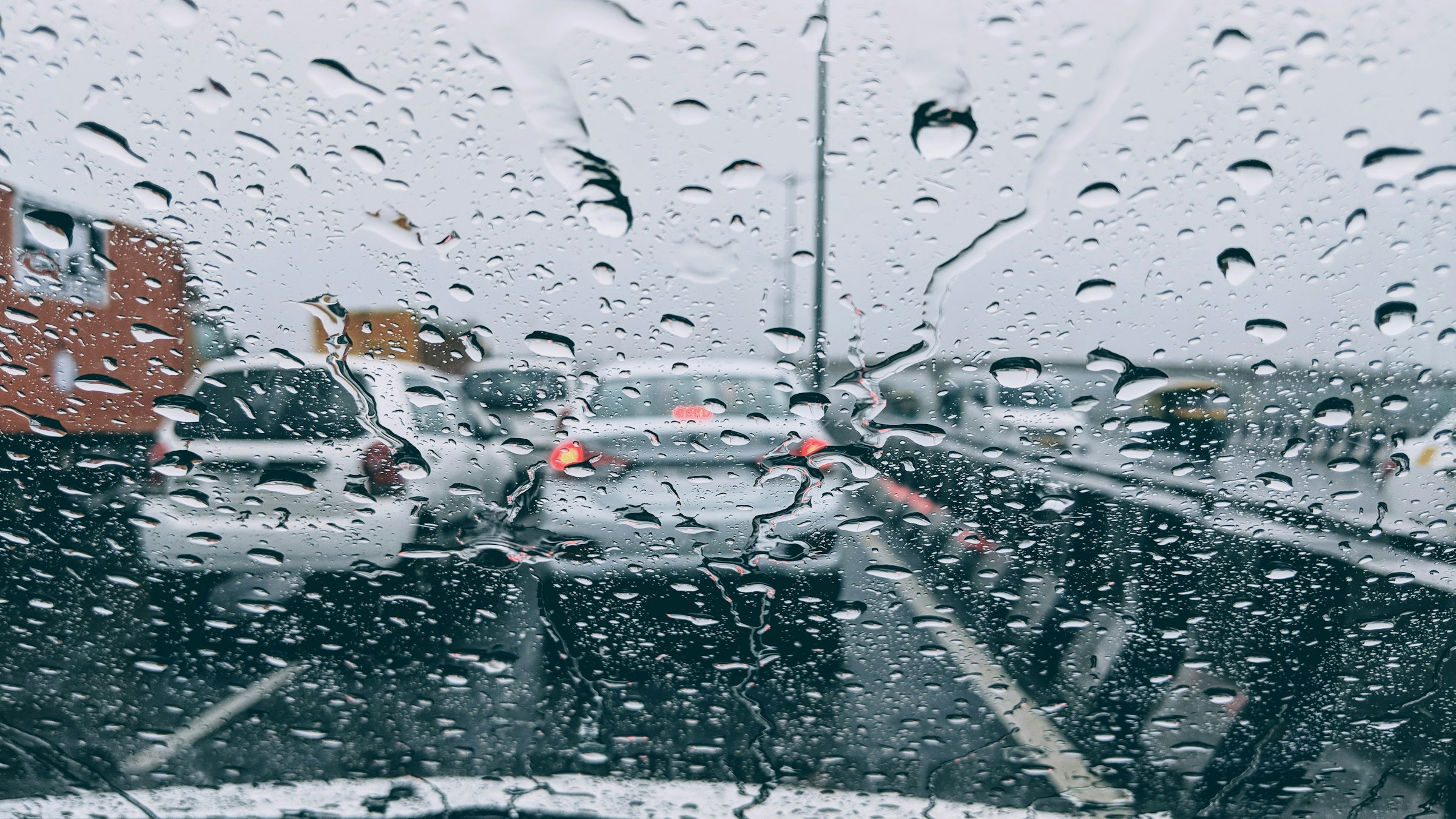 Rainy Days Drive: Which Tires are the Best Choice?