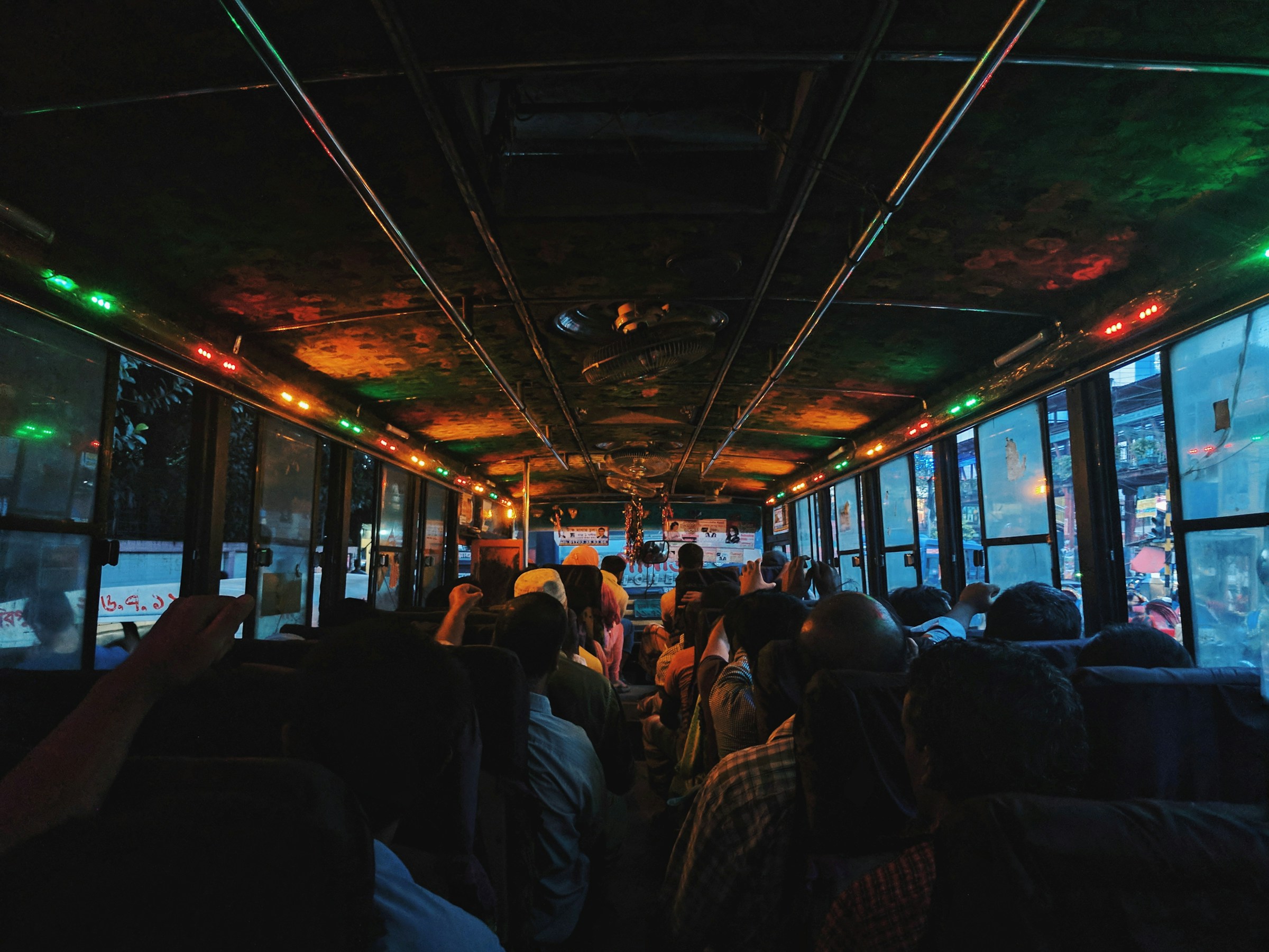 Best Vehicle Types for Large Group Transportation: Limos, Vans, Minibuses, Or Coaches?