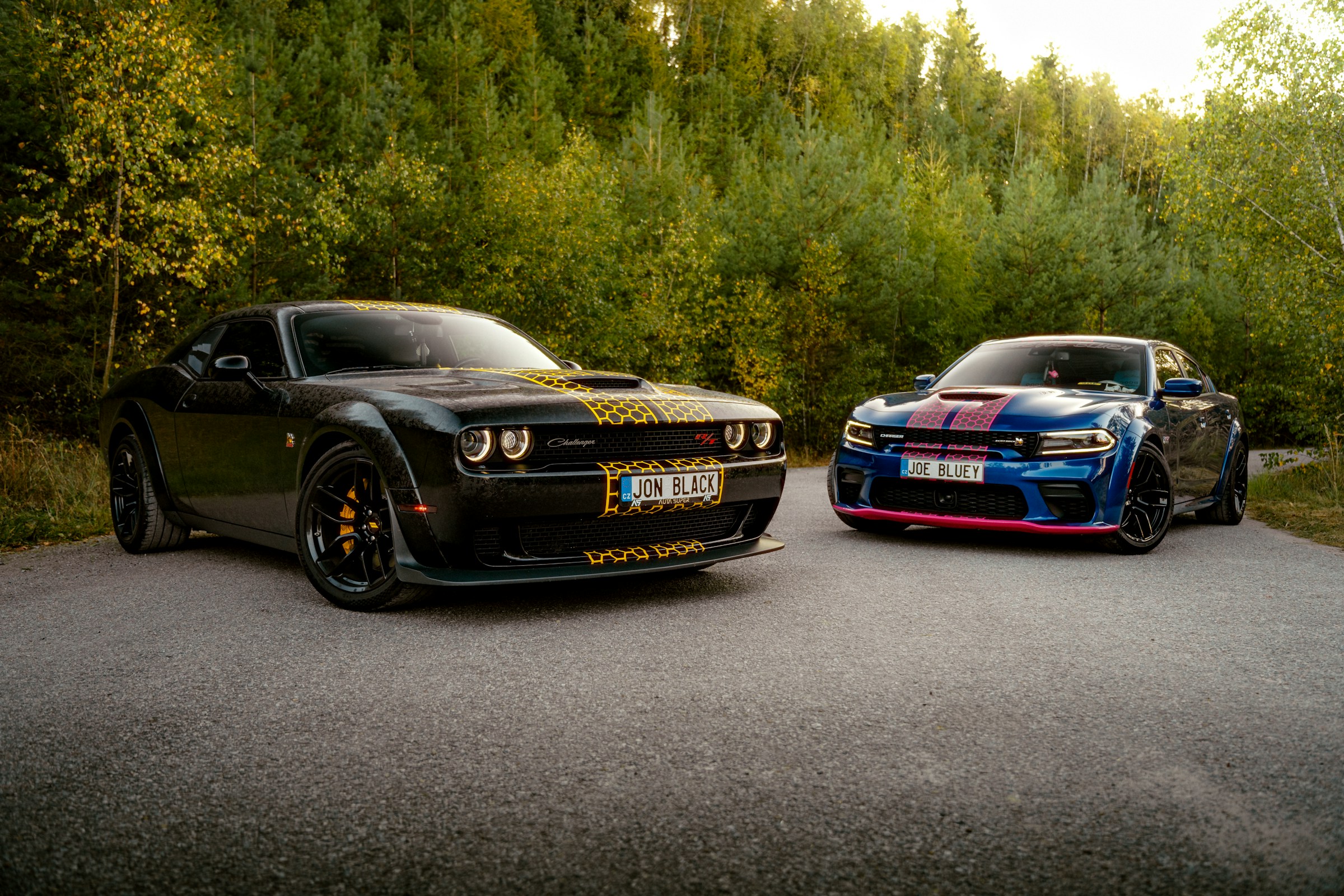 Dodge Challenger vs Charger – The Weekly Driver Dodge Challenger vs Charger – The Weekly Driver