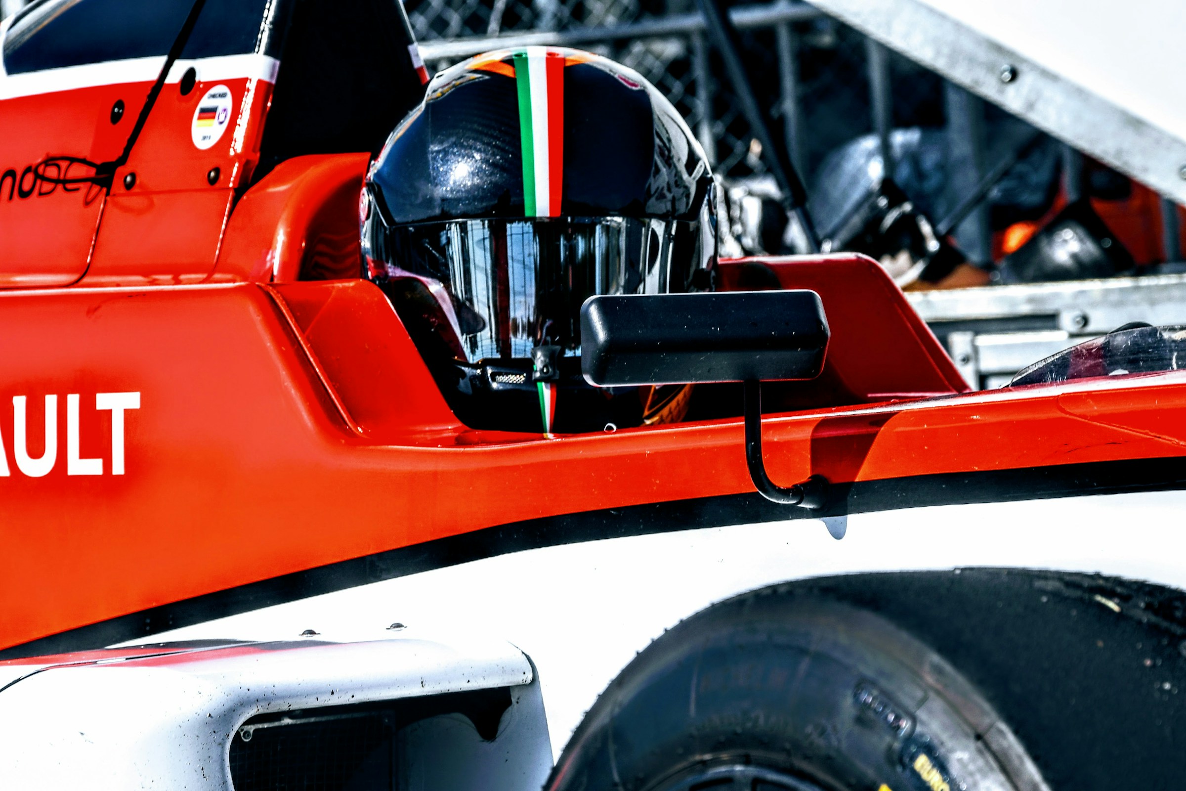The Psychology of Speed: What Formula 1 Drivers and Successful Bettors Have in Common