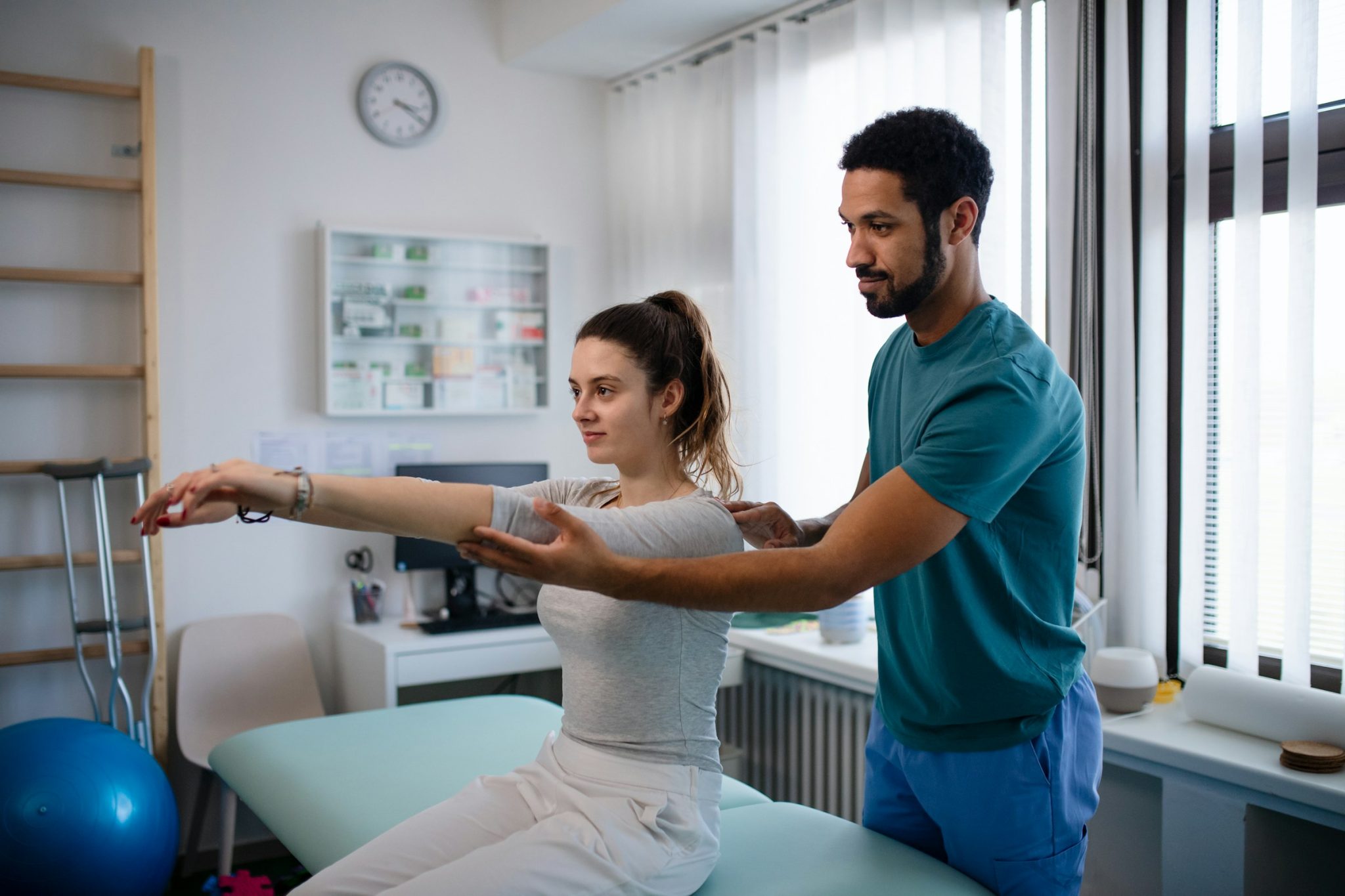 What Doctor Is Best to See After a Car Accident? - The Weekly Driver