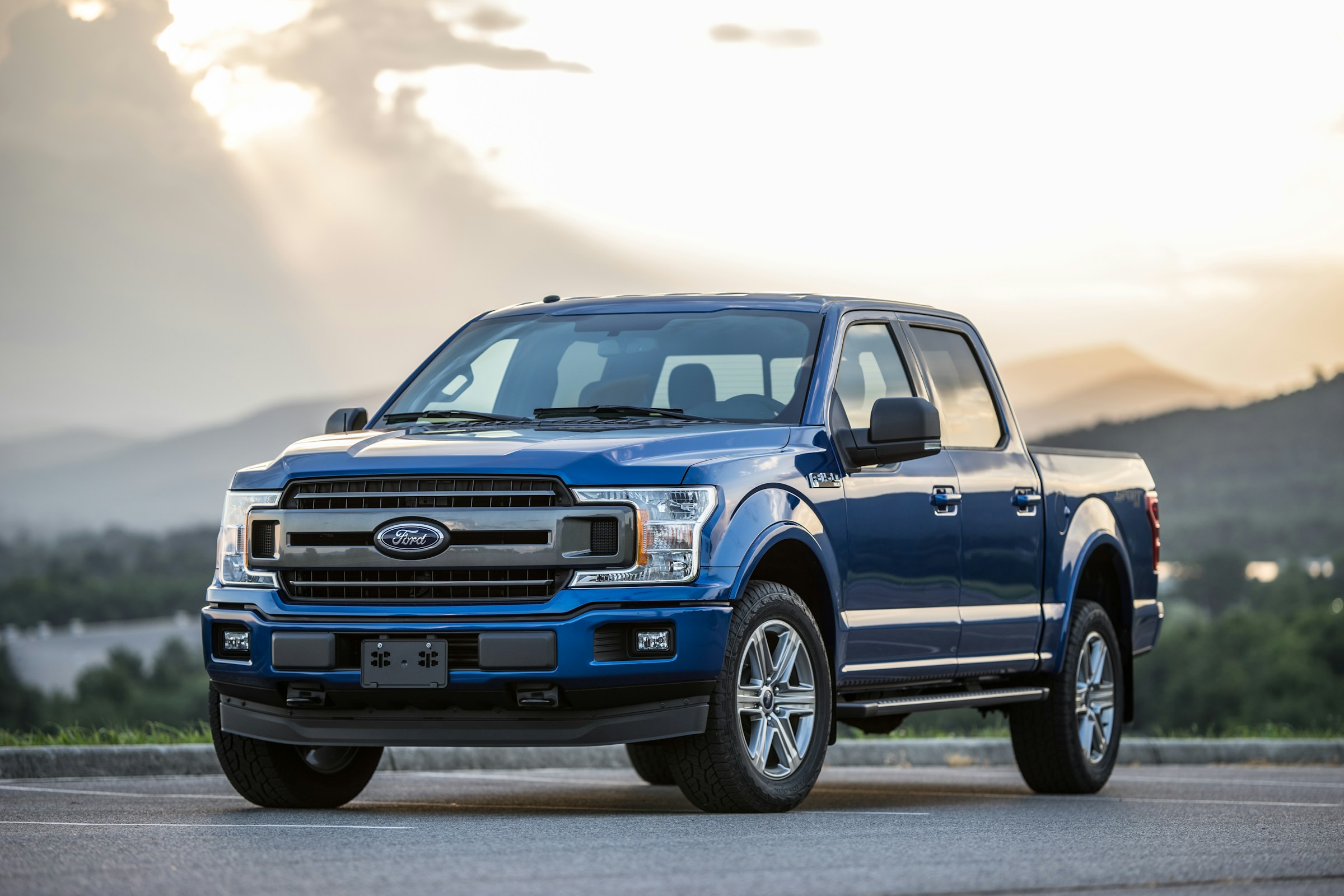Ford Discontinues the F-150 Lightning, 700-Mile EREV Replacement Coming