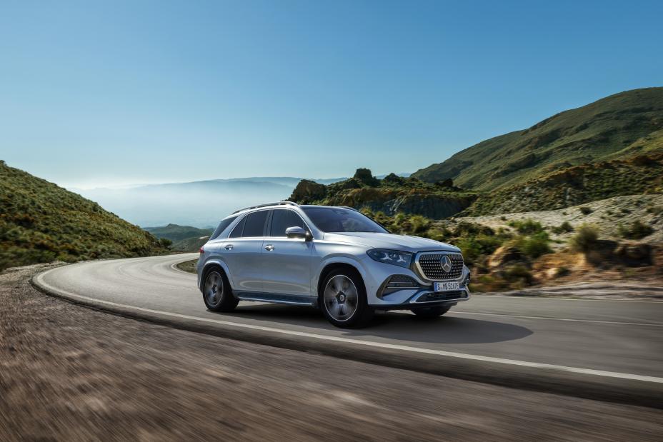 2026 Mercedes-Benz GLE 450e 4MATIC plug-in hybrid SUV exterior