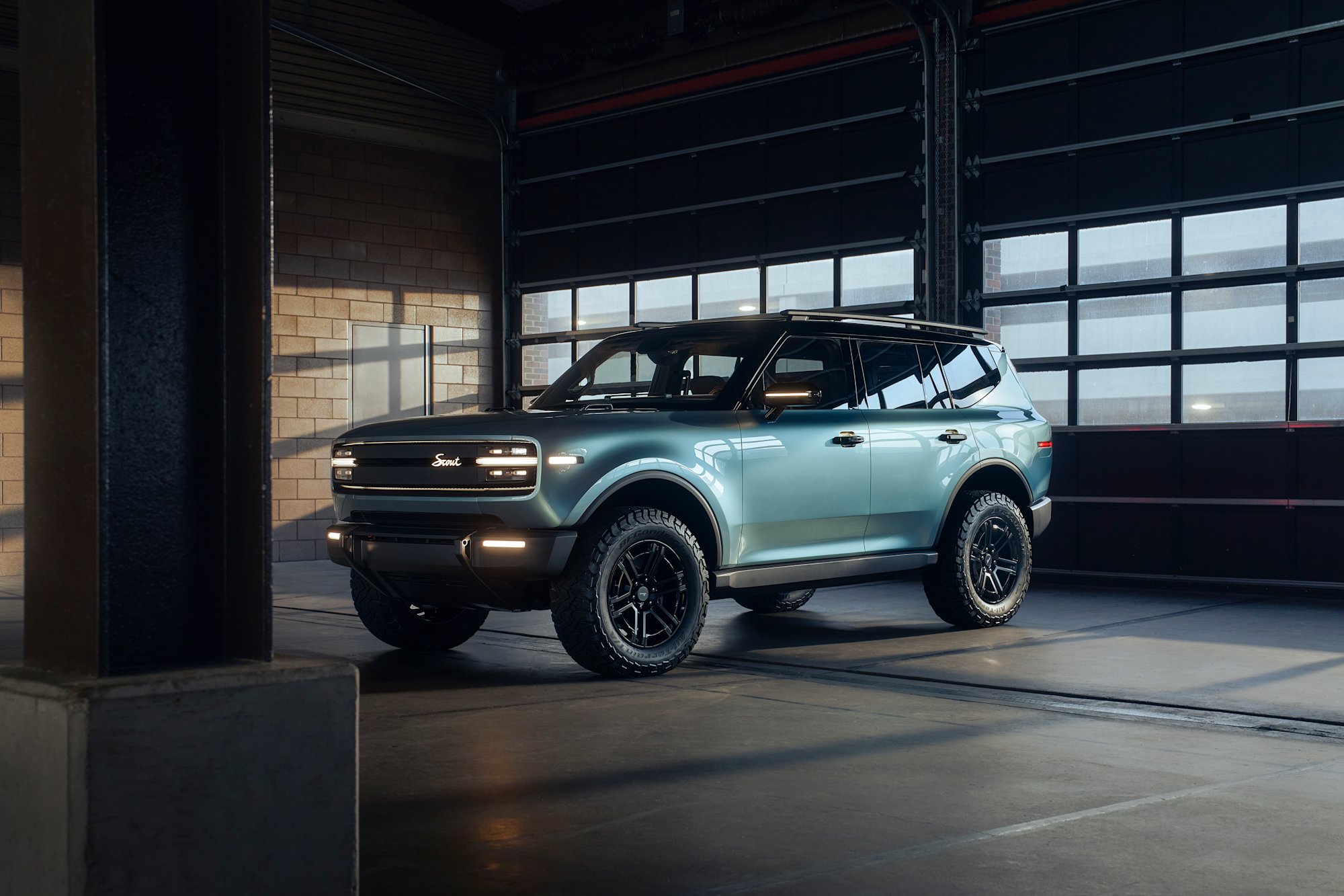 2025 Scout Traveler SUV studio photograph