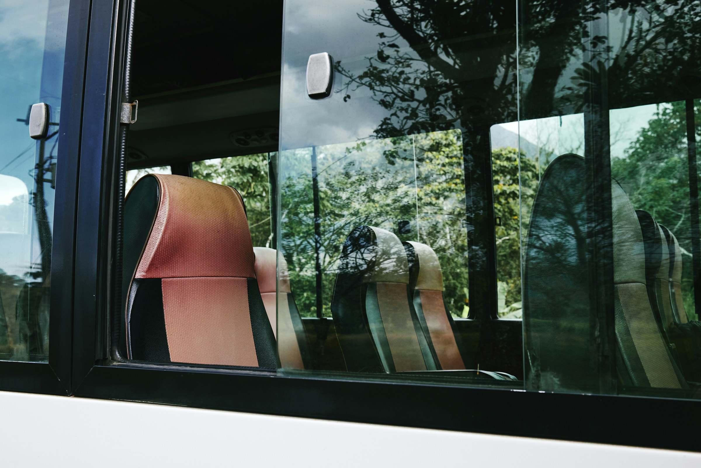 Top Benefits of Hiring Charter Bus Services in NYC for Airport Transfers!