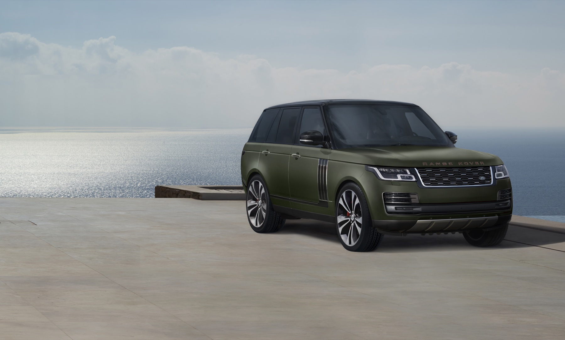 Range Rover SVAD short-wheelbase body in three-quarter front view, illustrating the SWB proportions and overall 198.9-inch length that the article uses as the volume Range Rover reference