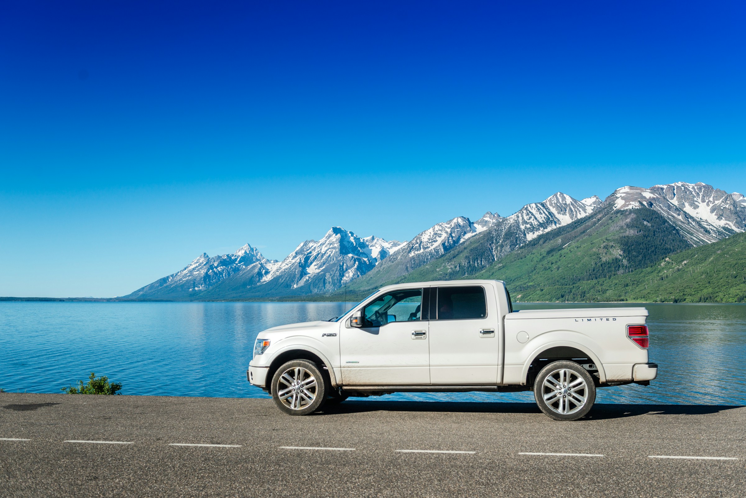What To Consider Before Renting Commercial Trucks