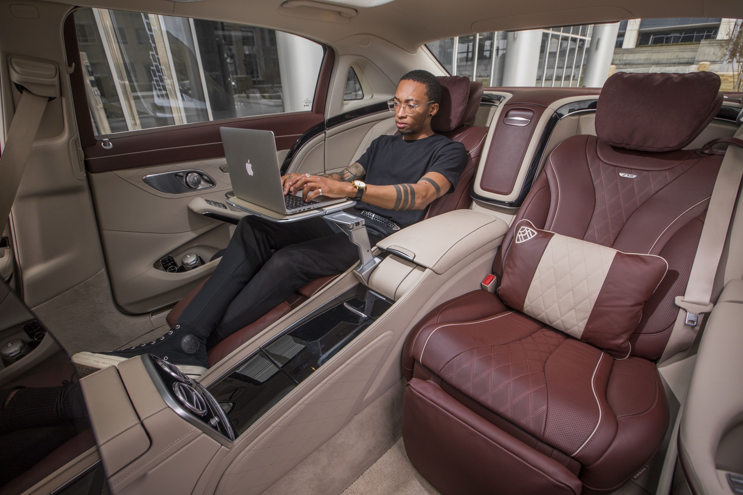 Why the Mercedes Sprinter and Full-Size Sedan Still Dominate Executive Airport Fleets