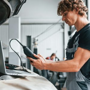 The Subtle Warning Signs Fleets Miss Before Battery Failure Happens