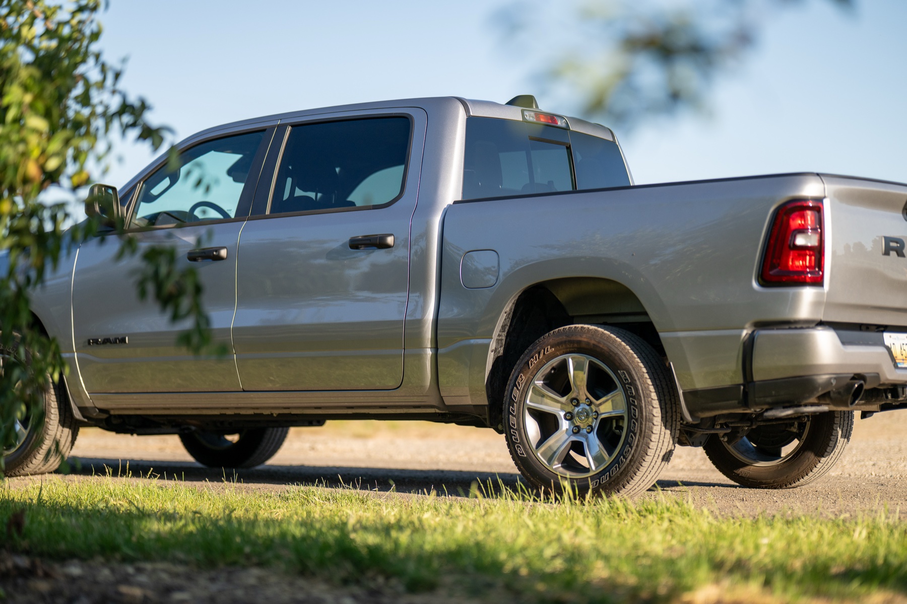 2026 RAM 1500 Express Billet Silver: Rear three-quarter