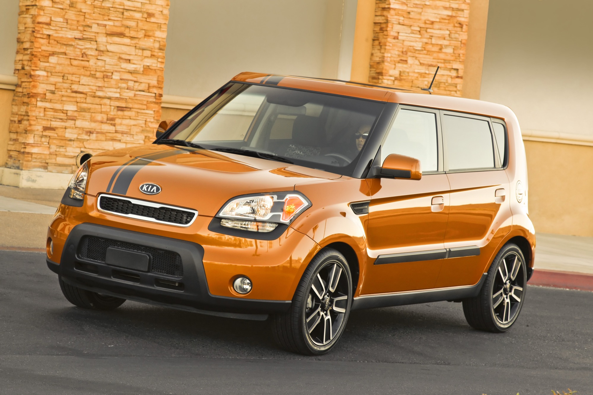 2010 Kia Soul, front three-quarter view