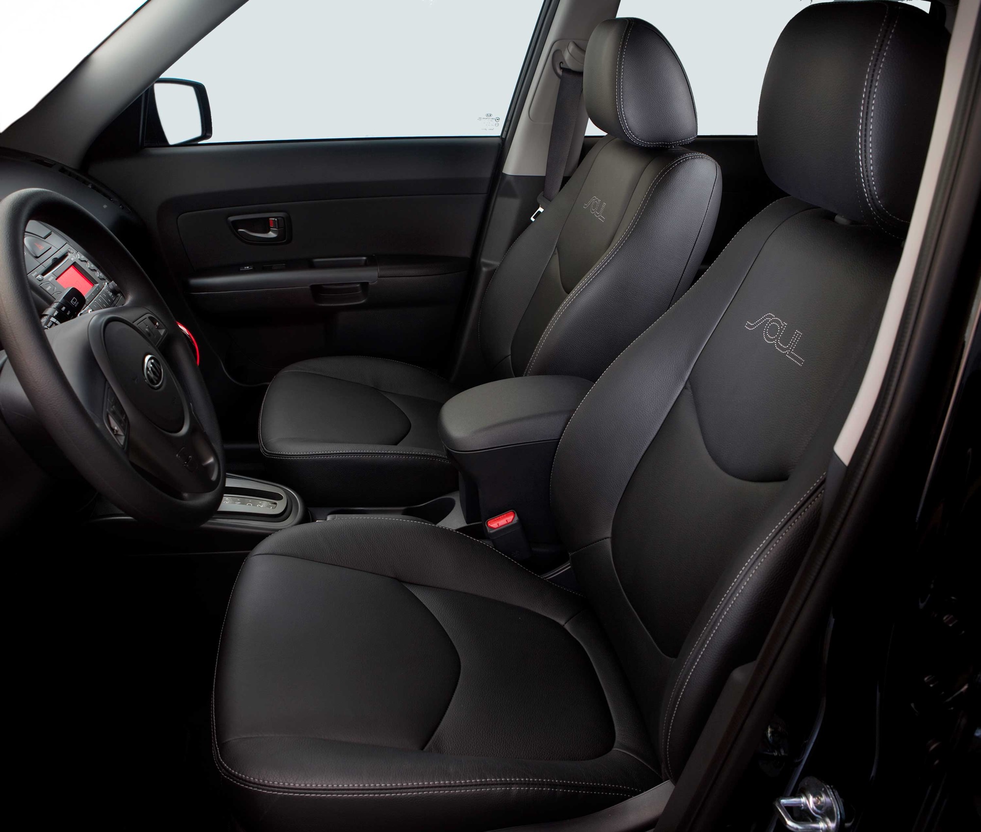 2010 Kia Soul front seats and cabin