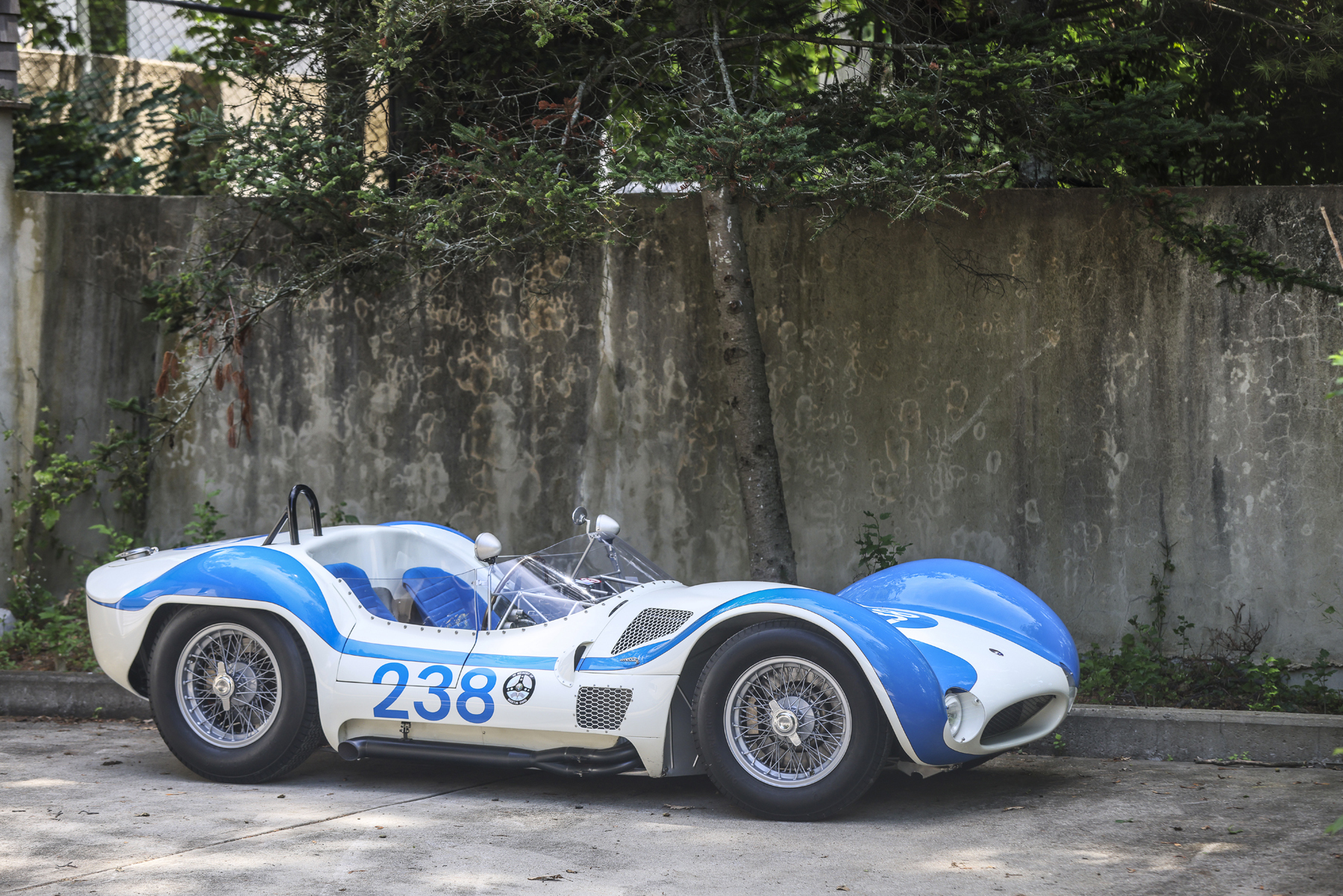 Blue and white 1959 Maserati Tipo 61 Birdcage sports racing car