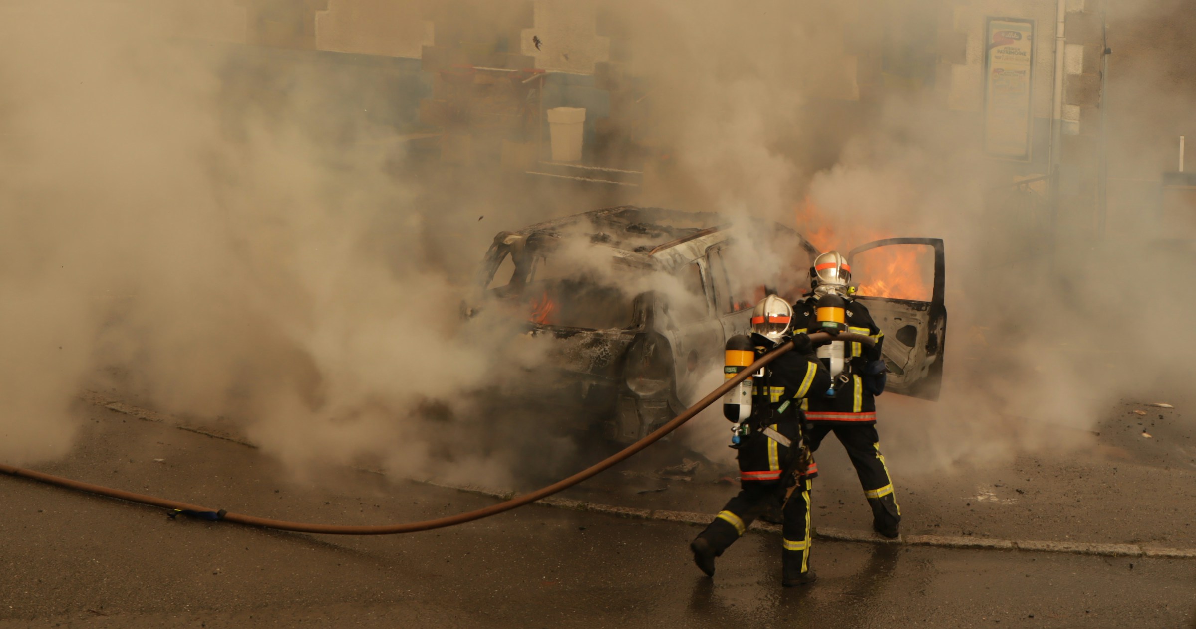 Why Small Car Fire Extinguishers Fail When Seconds Count