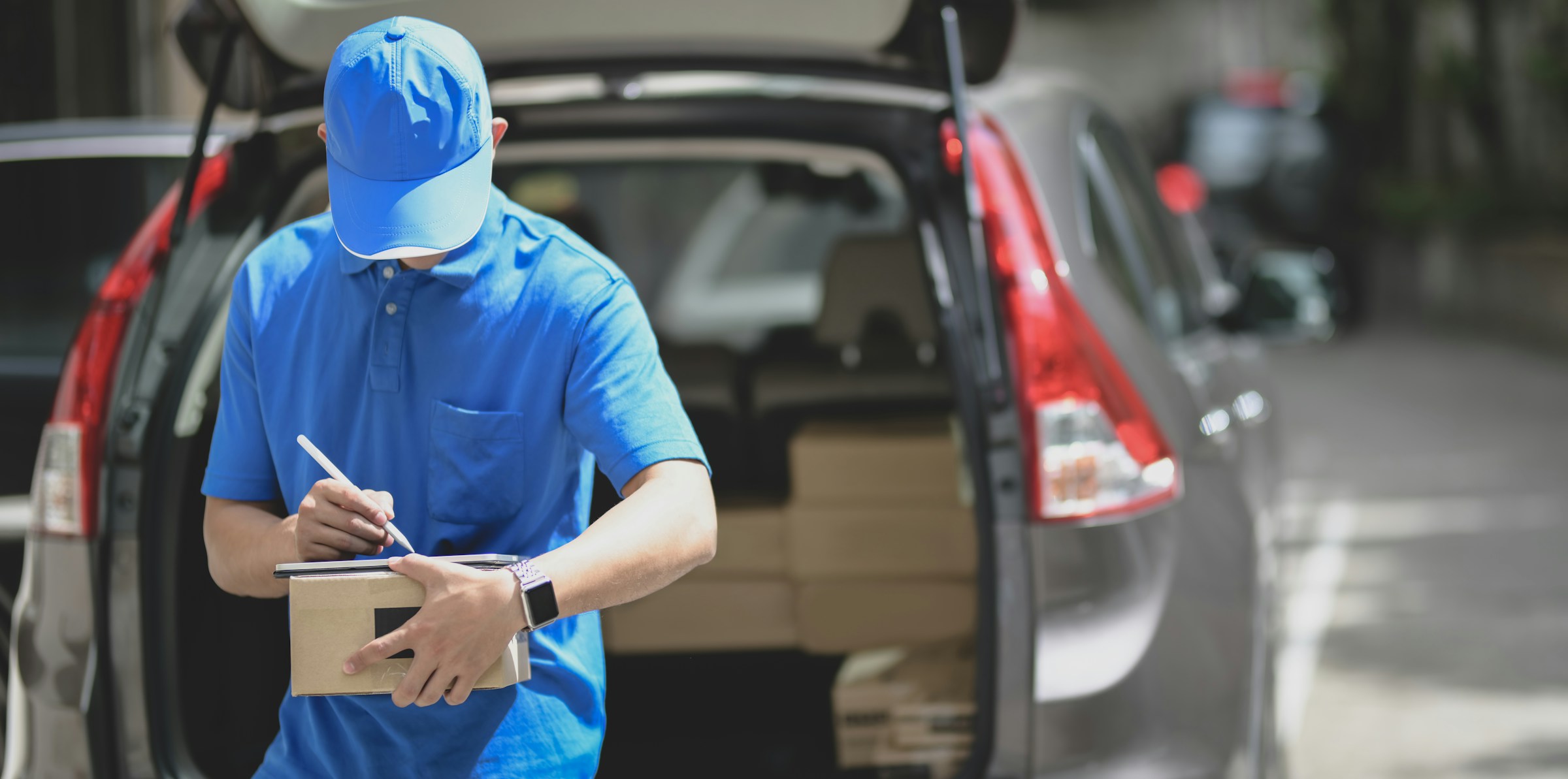 Car Couriers in Congested Metro Areas Offer Speed for Businesses but Come With Growing Liability Risk