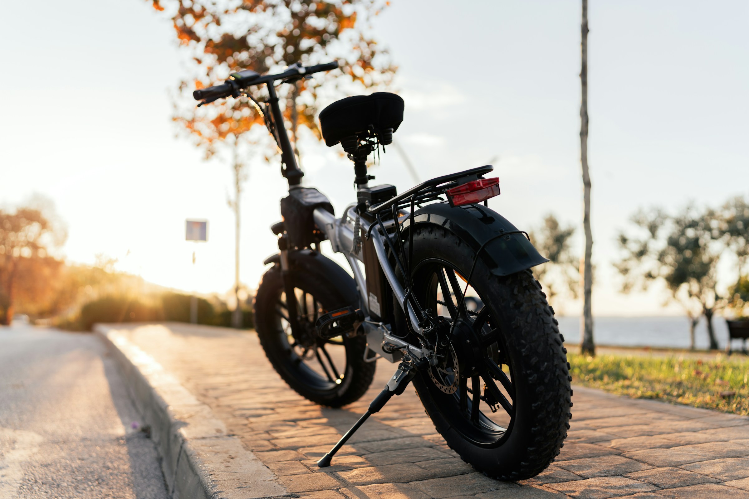 Ebike vs. Moped: What’s the Difference?