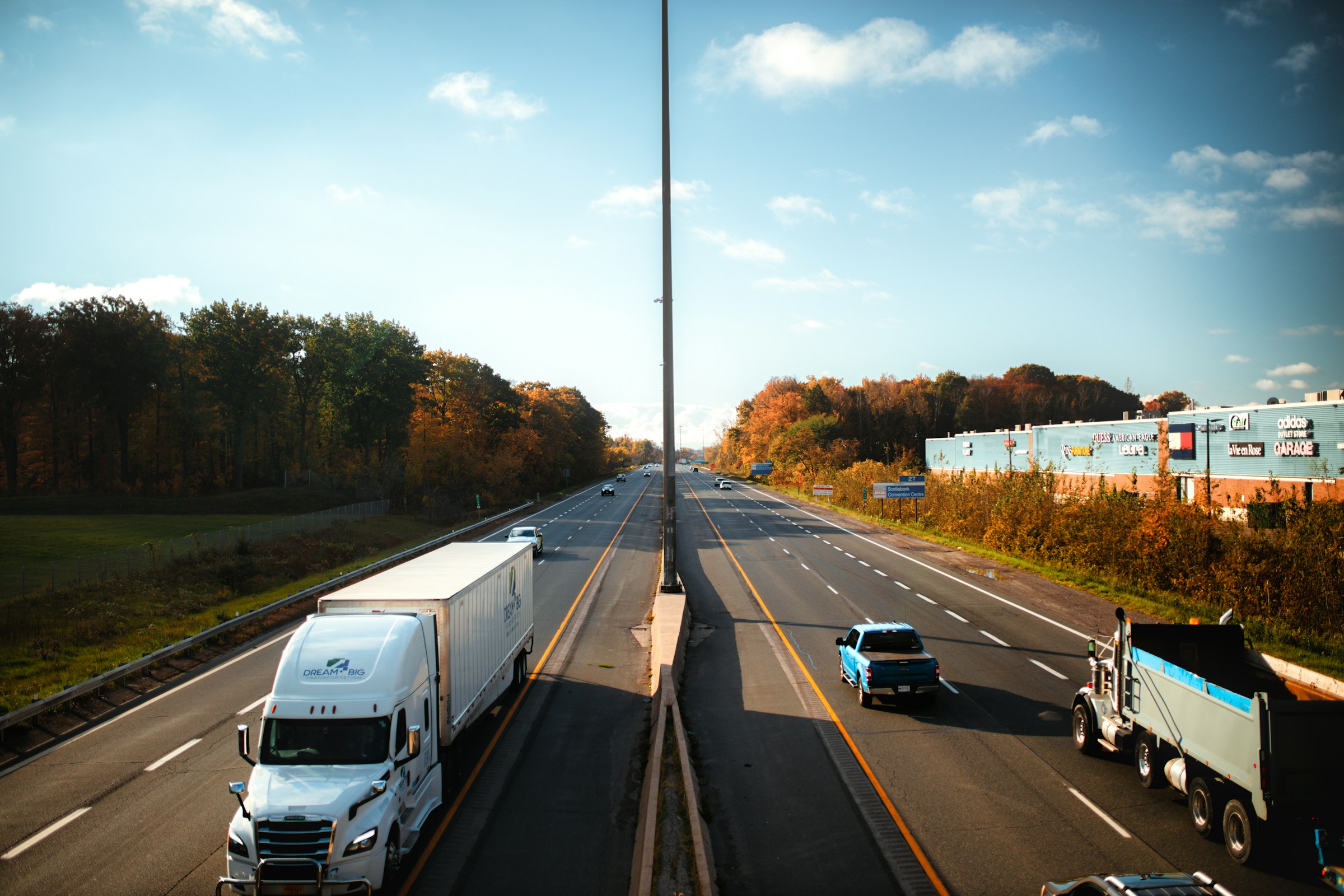How to Spot a Fatigued Truck Driver on the Highway