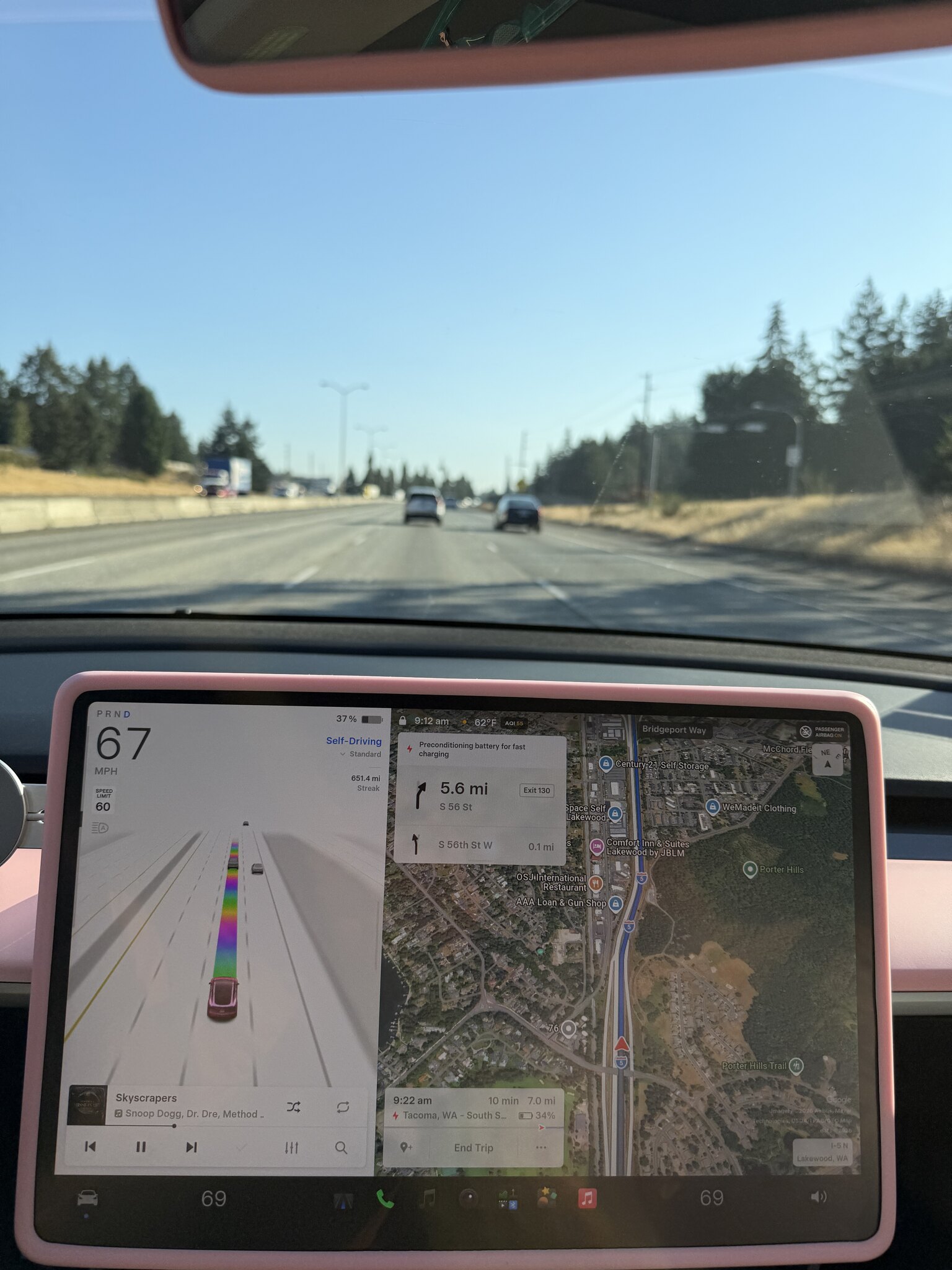 Tesla Model Y touchscreen on I-5 in Lakewood, Washington, showing Self-Driving on the Standard profile at 67 mph with a 651.4-mile streak