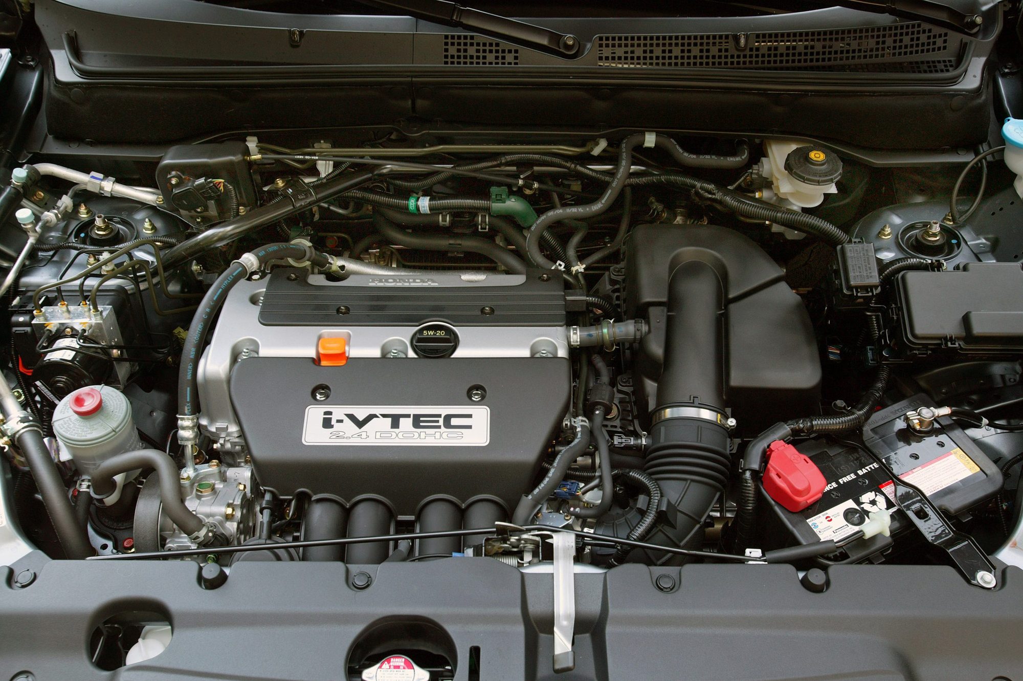2.4-liter i-VTEC four-cylinder engine bay of the 2006 Honda CR-V SE