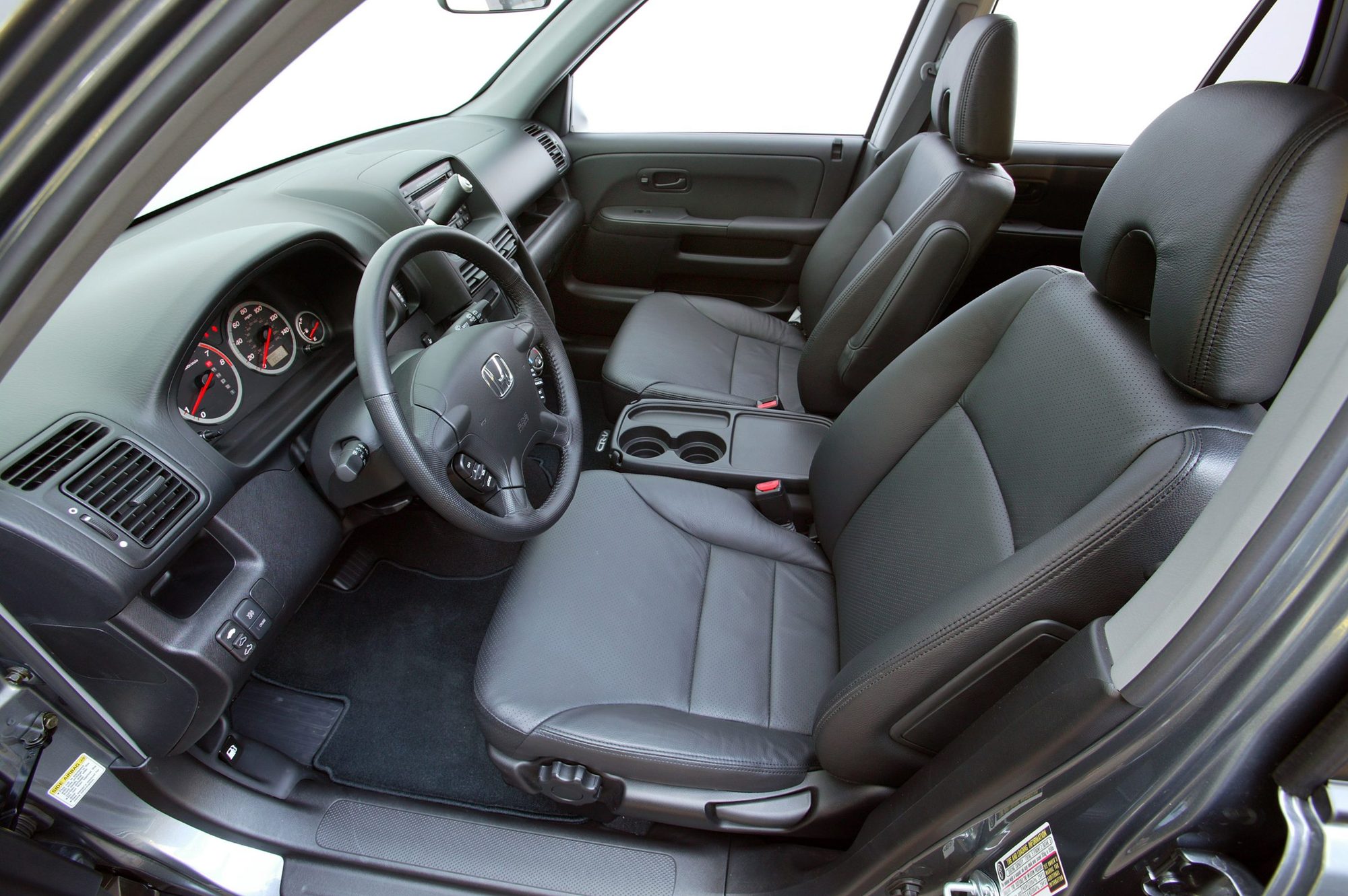 Black leather front seats and dashboard of the 2006 Honda CR-V SE