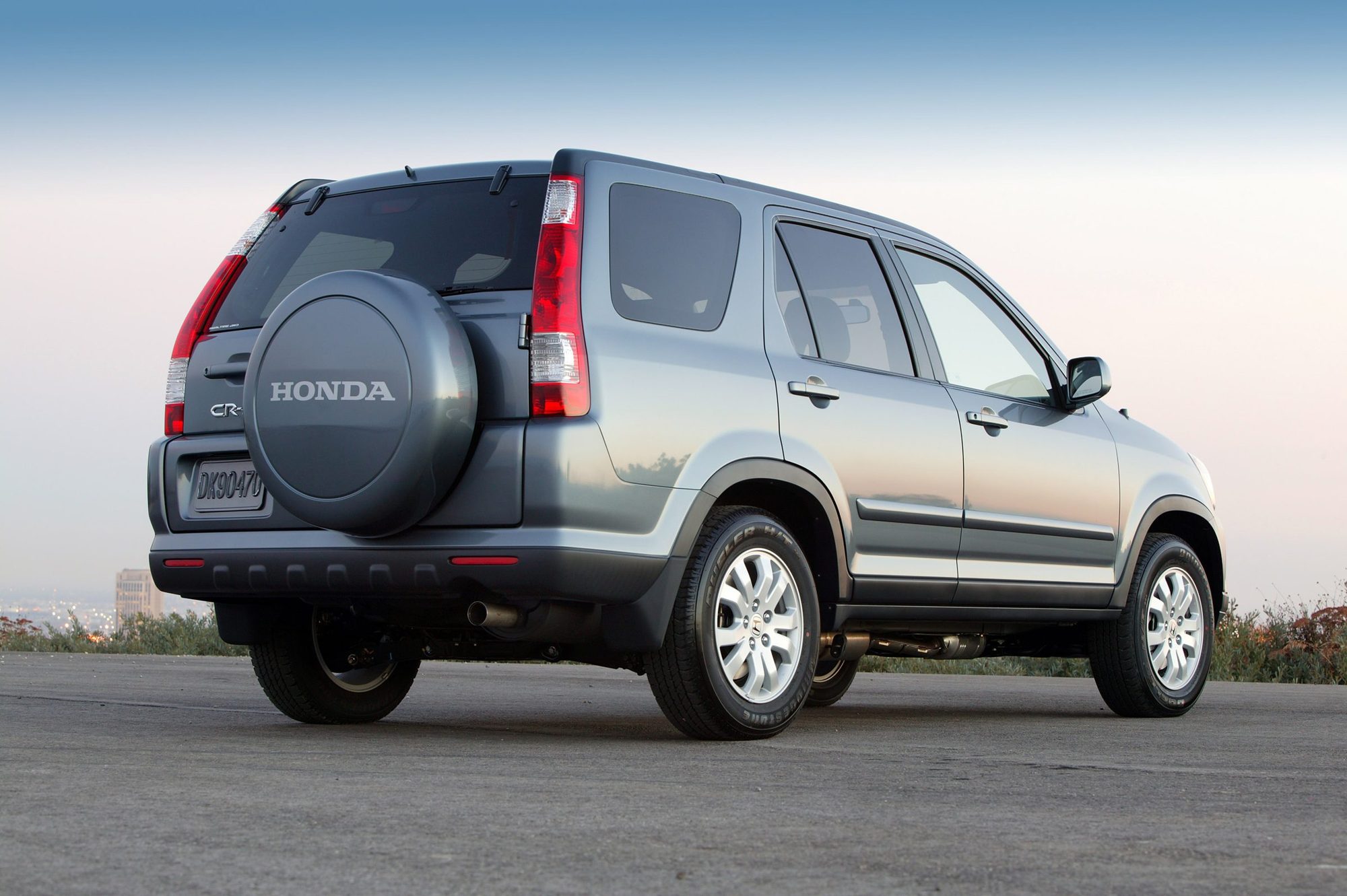 Rear three-quarter view of a gray 2006 Honda CR-V SE with its spare-tire cover
