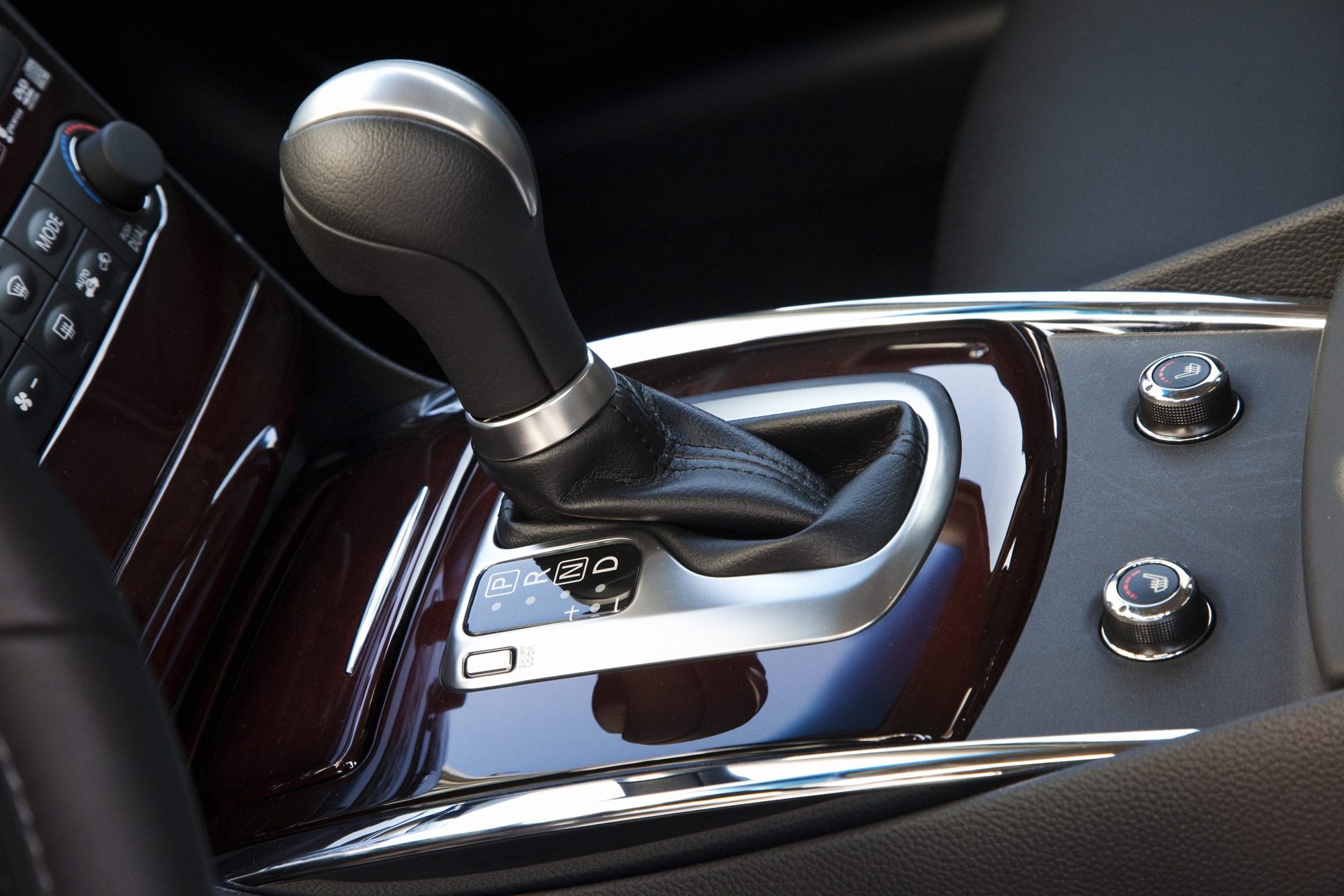 Automatic transmission shifter and wood console trim in the 2011 Infiniti G37 sedan