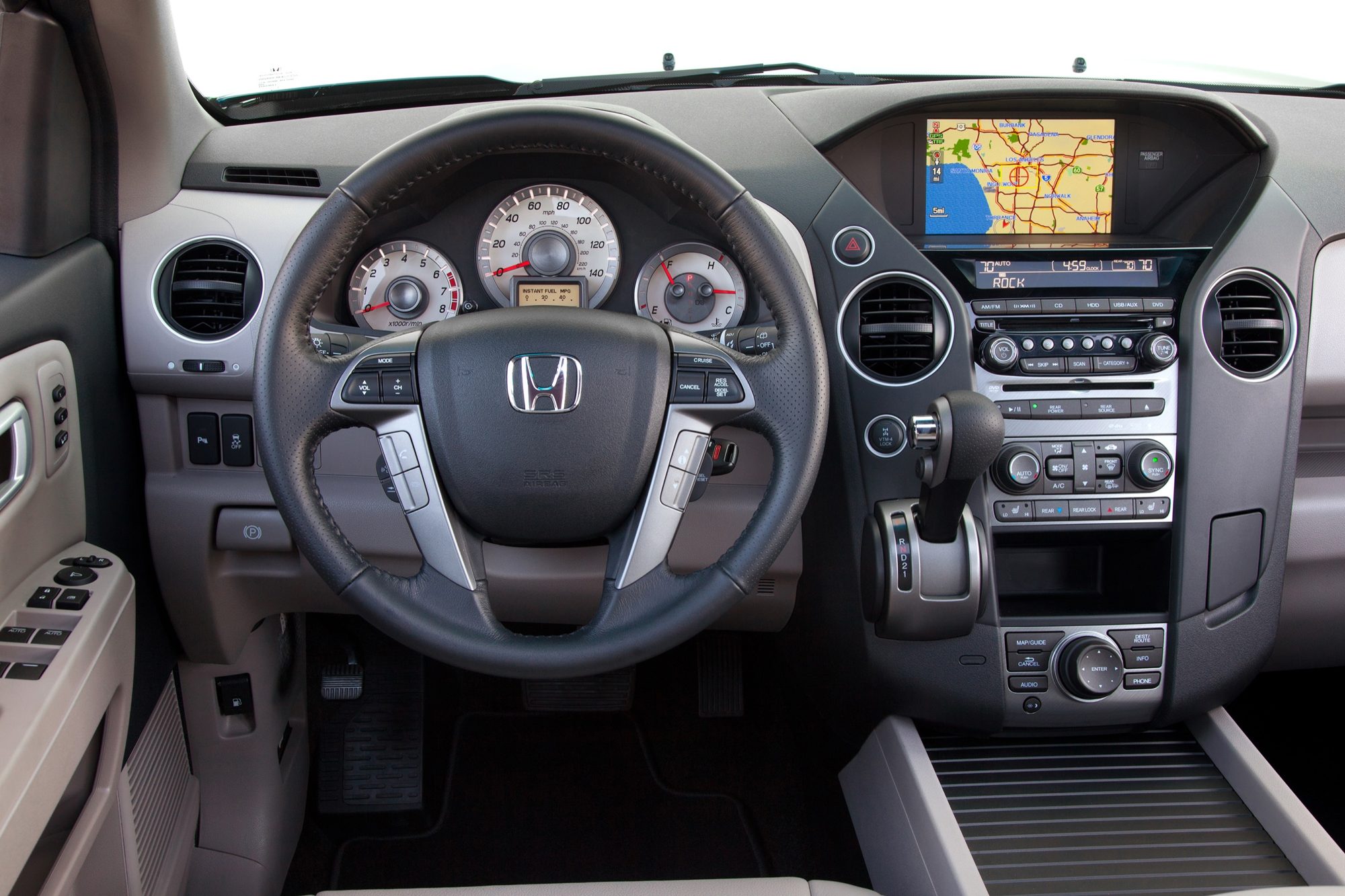 Dashboard and navigation screen of the 2012 Honda Pilot Touring