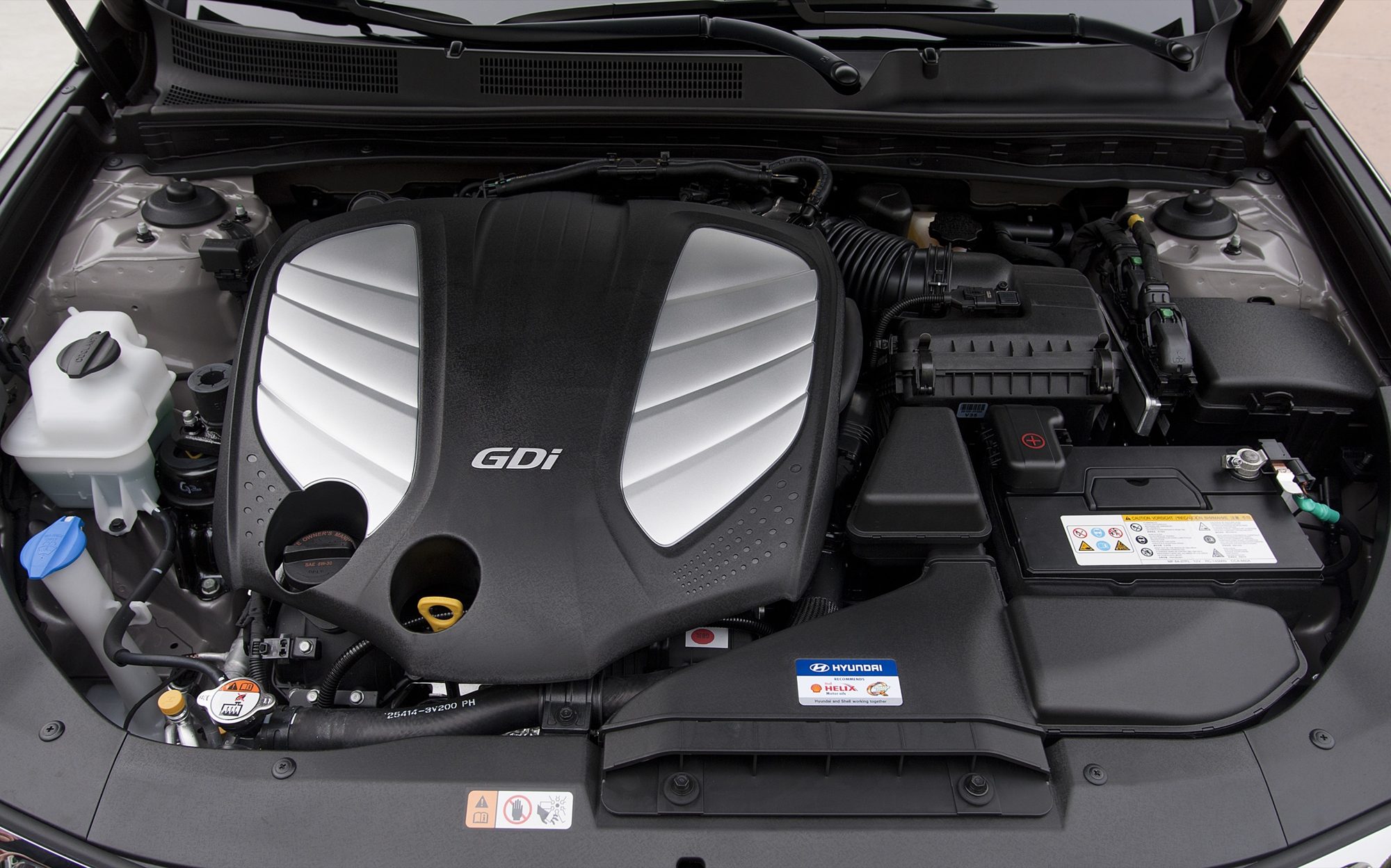 3.3-liter GDI V6 engine of the 2012 Hyundai Azera