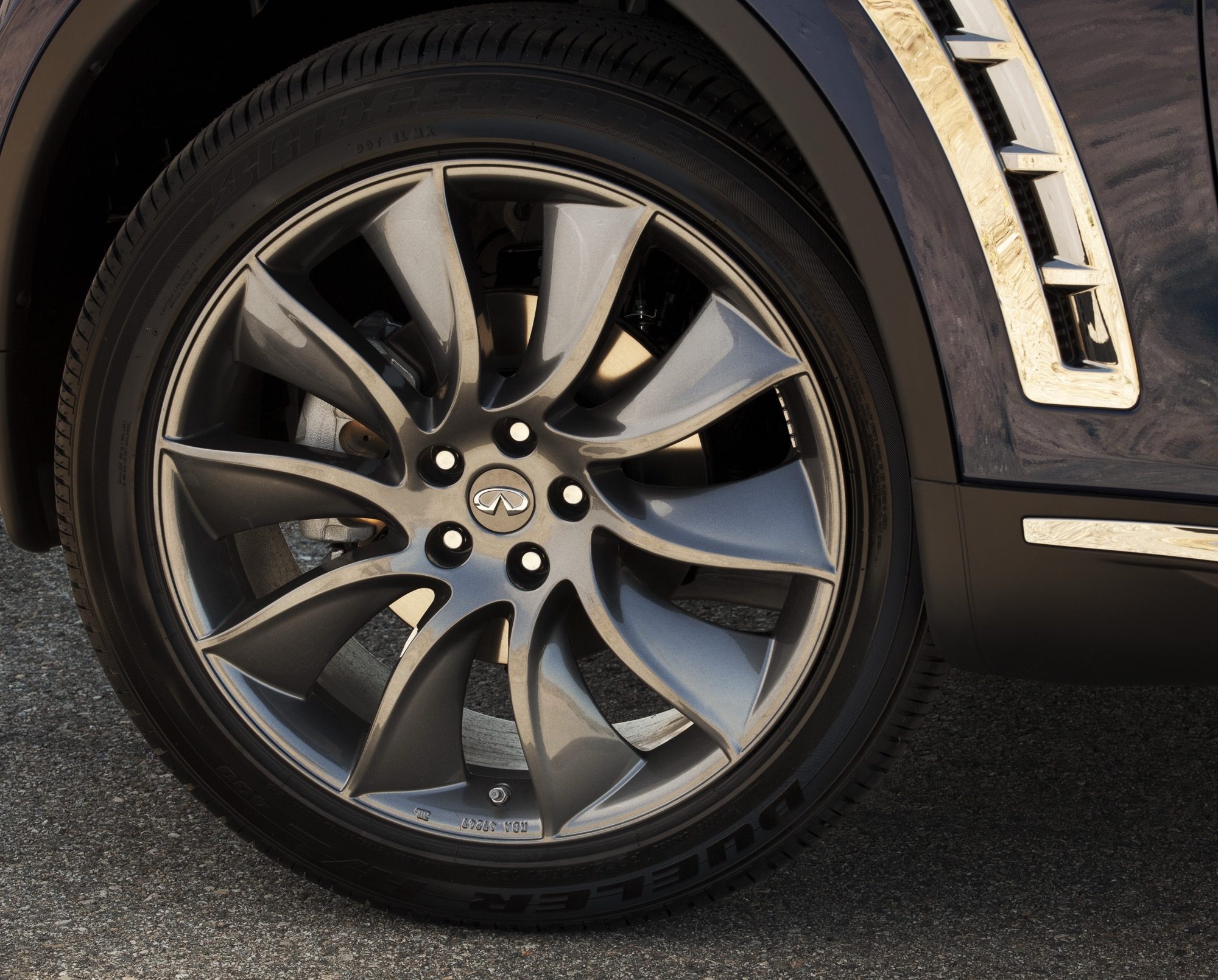 Graphite-finish 21-inch 10-spoke wheel and side air vent of the 2012 Infiniti FX35 Limited Edition