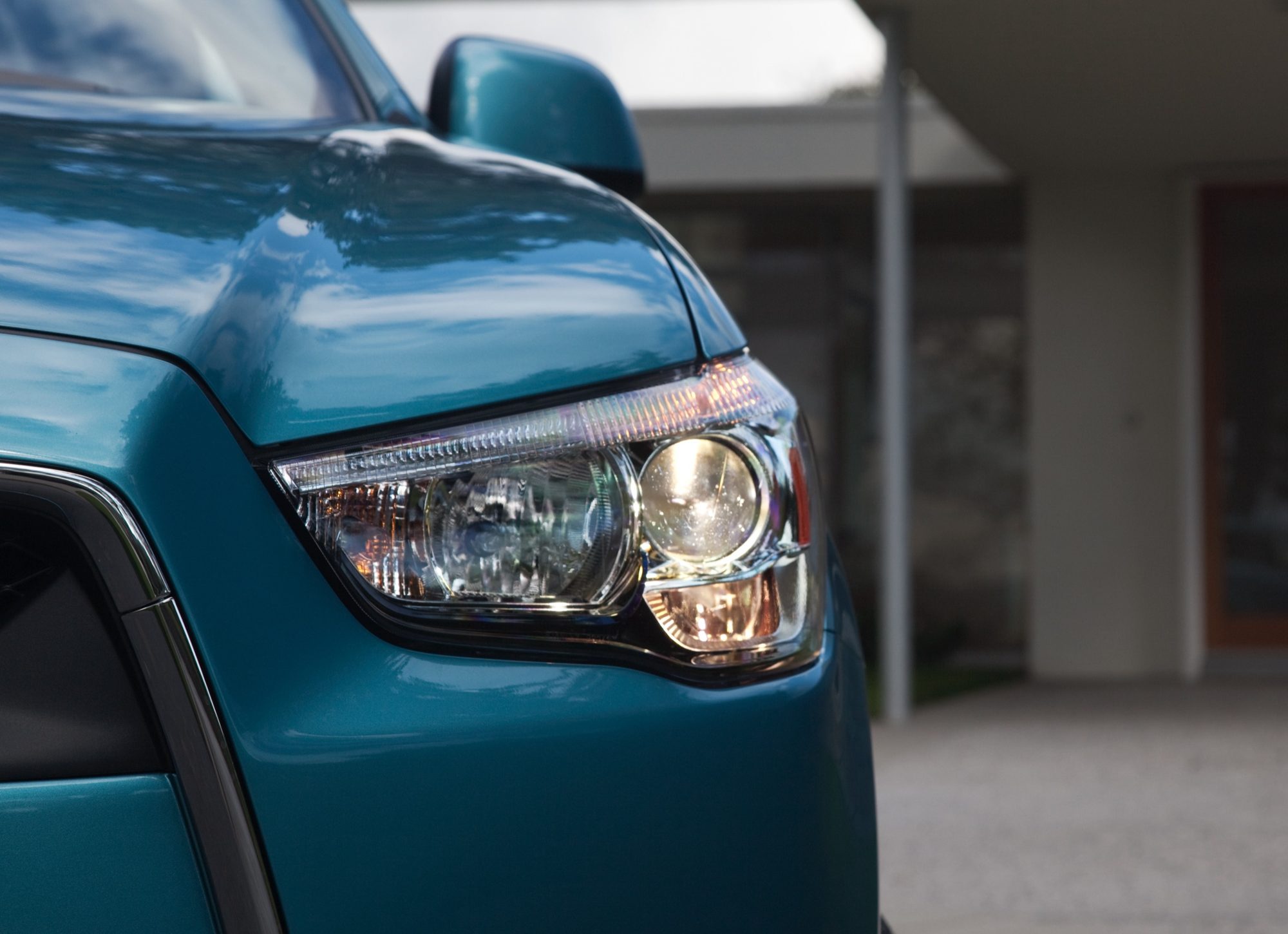 Xenon headlight of a blue 2012 Mitsubishi Outlander Sport SE