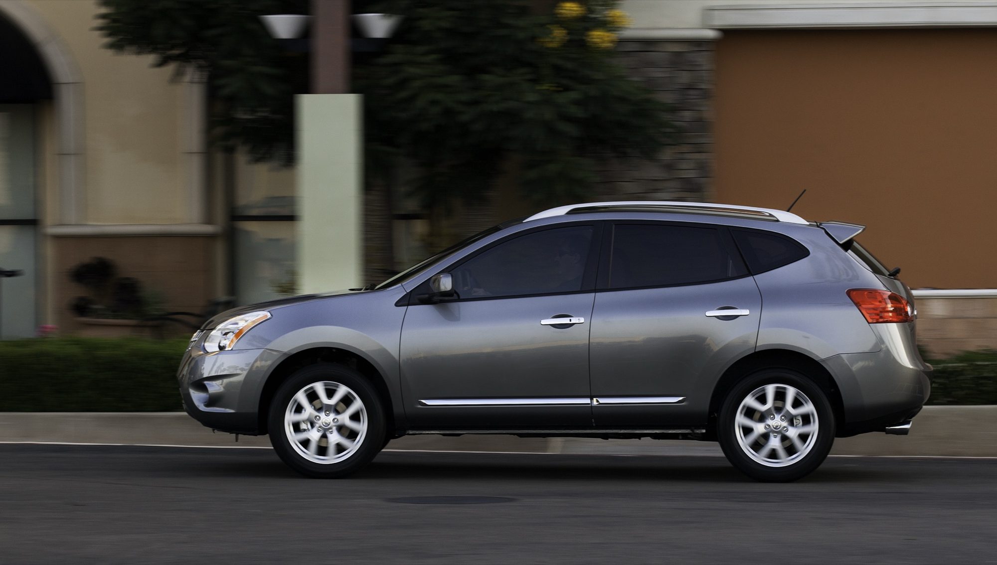 Side profile of a gray 2012 Nissan Rogue crossover