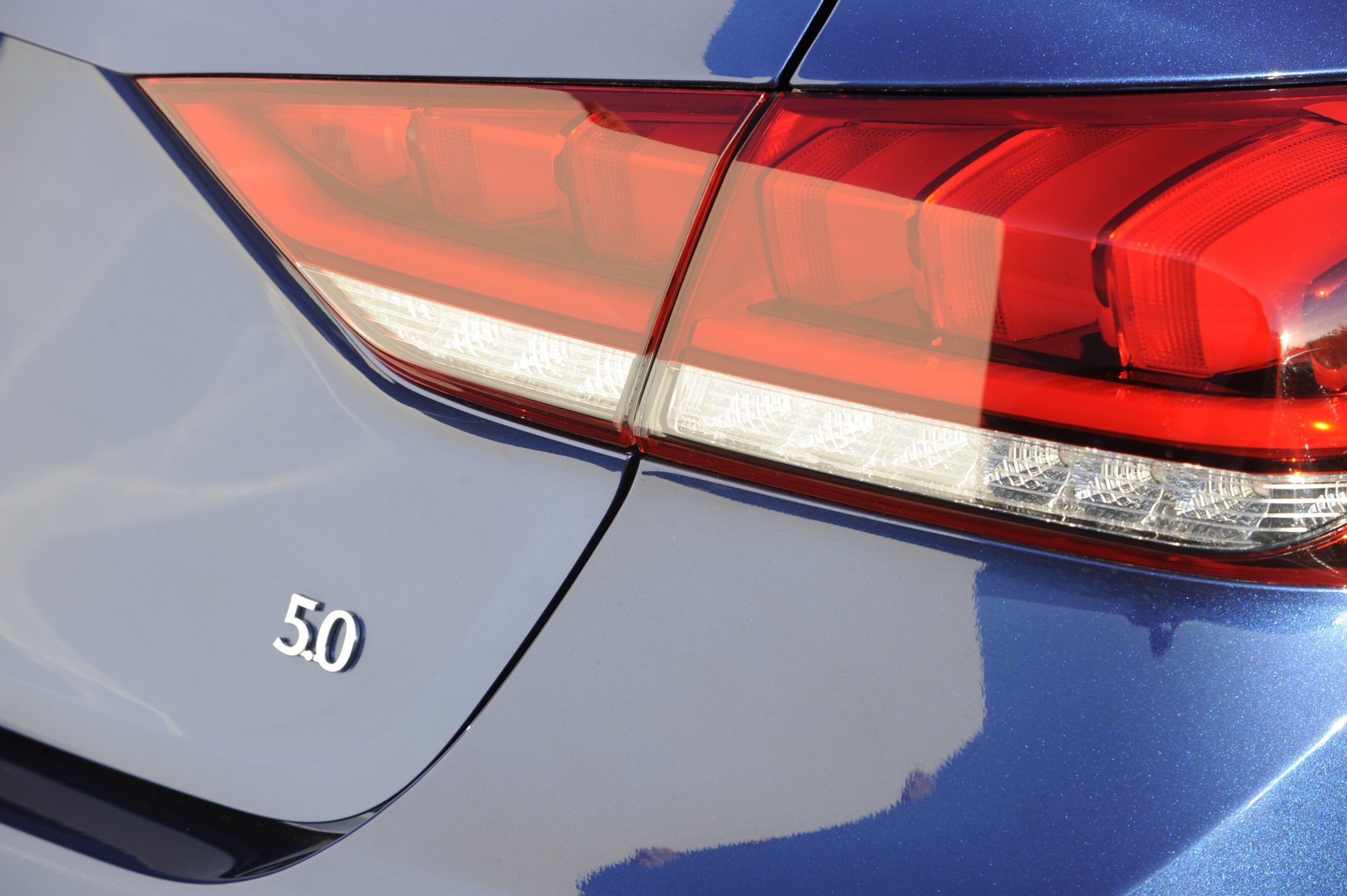 5.0 badge and LED taillight on the trunk of a blue 2015 Hyundai Genesis