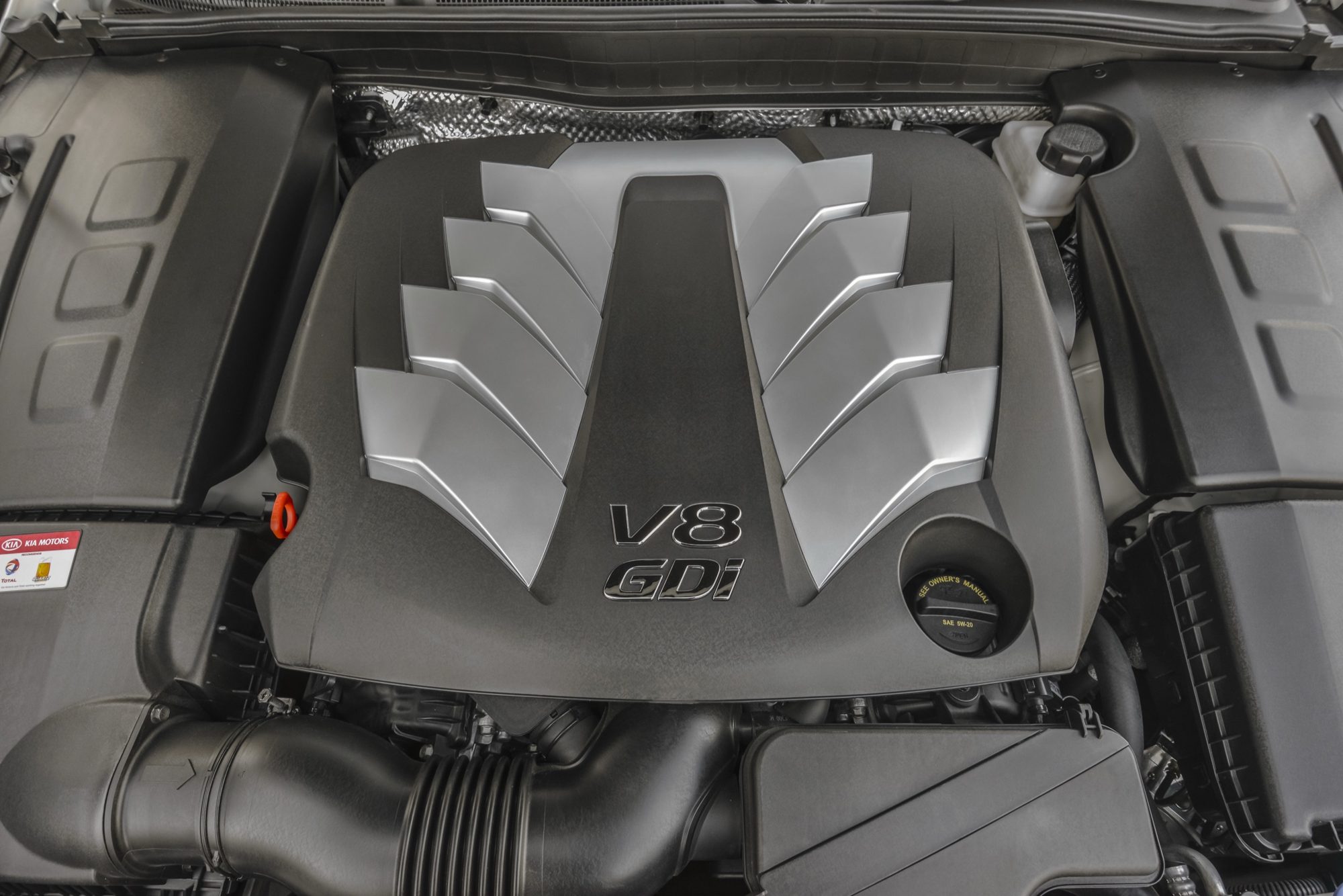 5.0-liter V8 GDI engine of the 2015 Kia K900